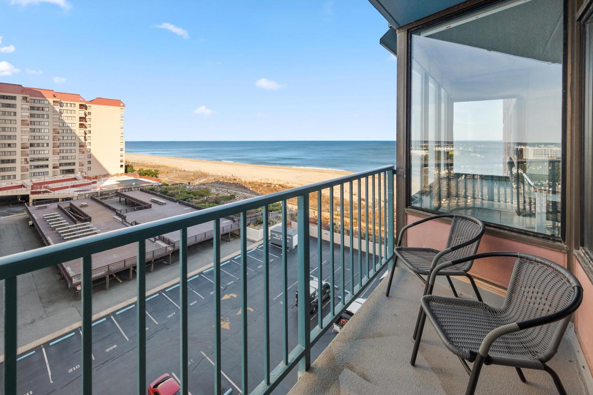 Luxury Oceanfront Condo/indoor Pool/massage Chair Apartment Ocean City