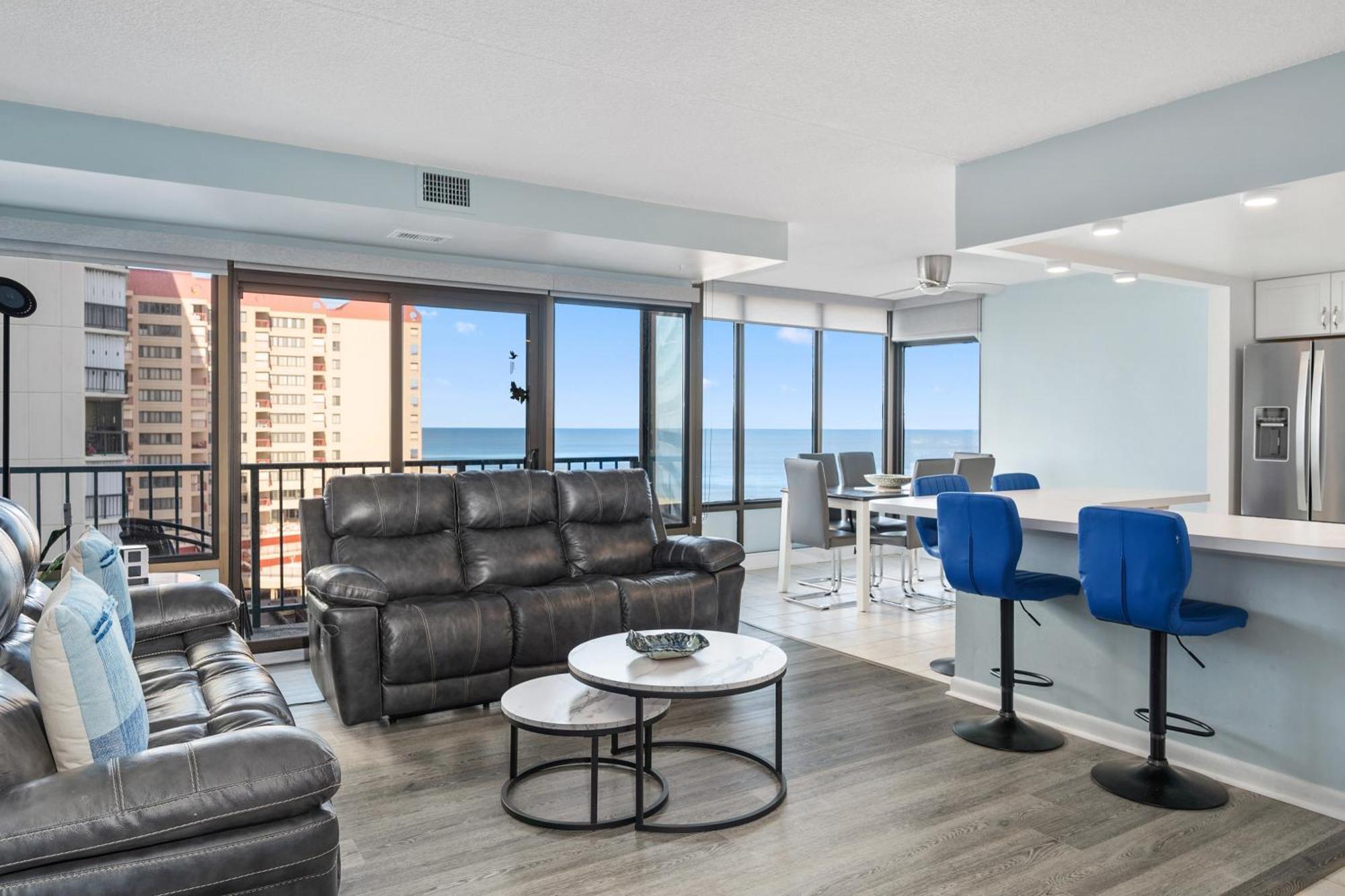 Luxury Oceanfront Condo/indoor Pool/massage Chair Apartment