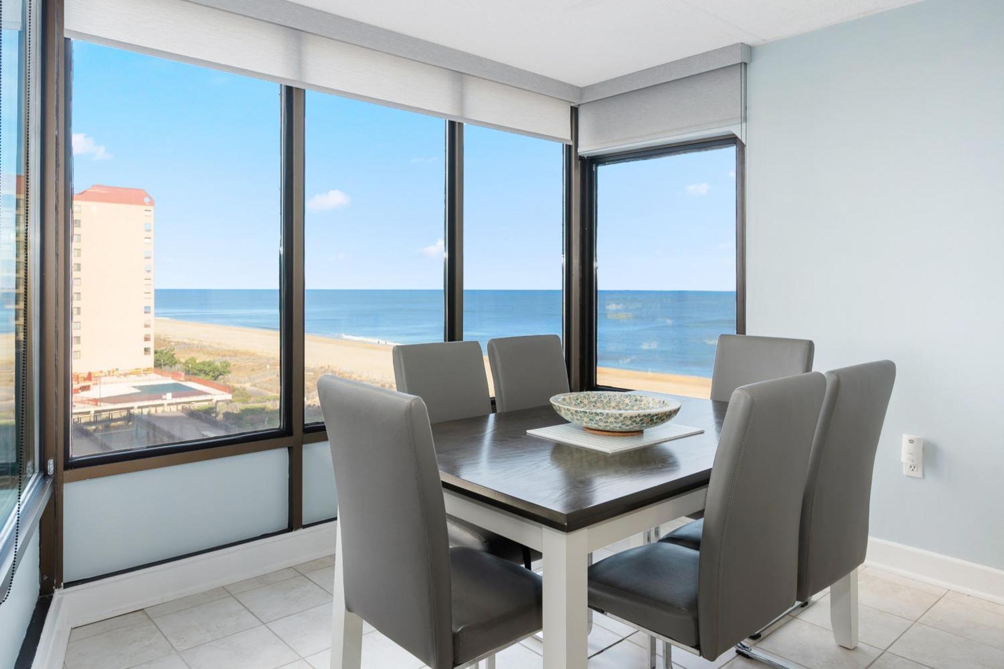 Luxury Oceanfront Condo/indoor Pool/massage Chair
