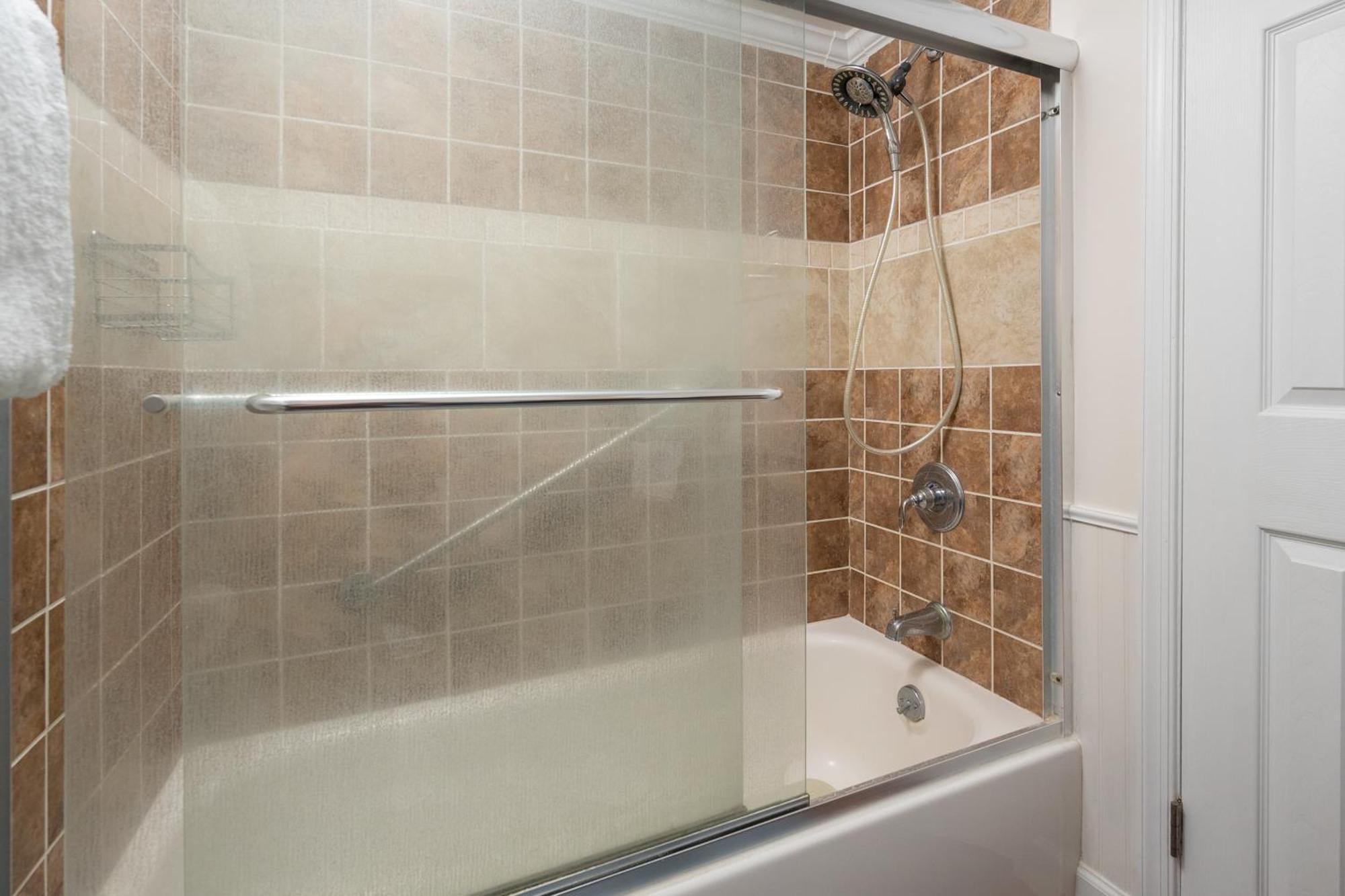 Apartment Luxury Oceanfront Condo/indoor Pool/massage Chair