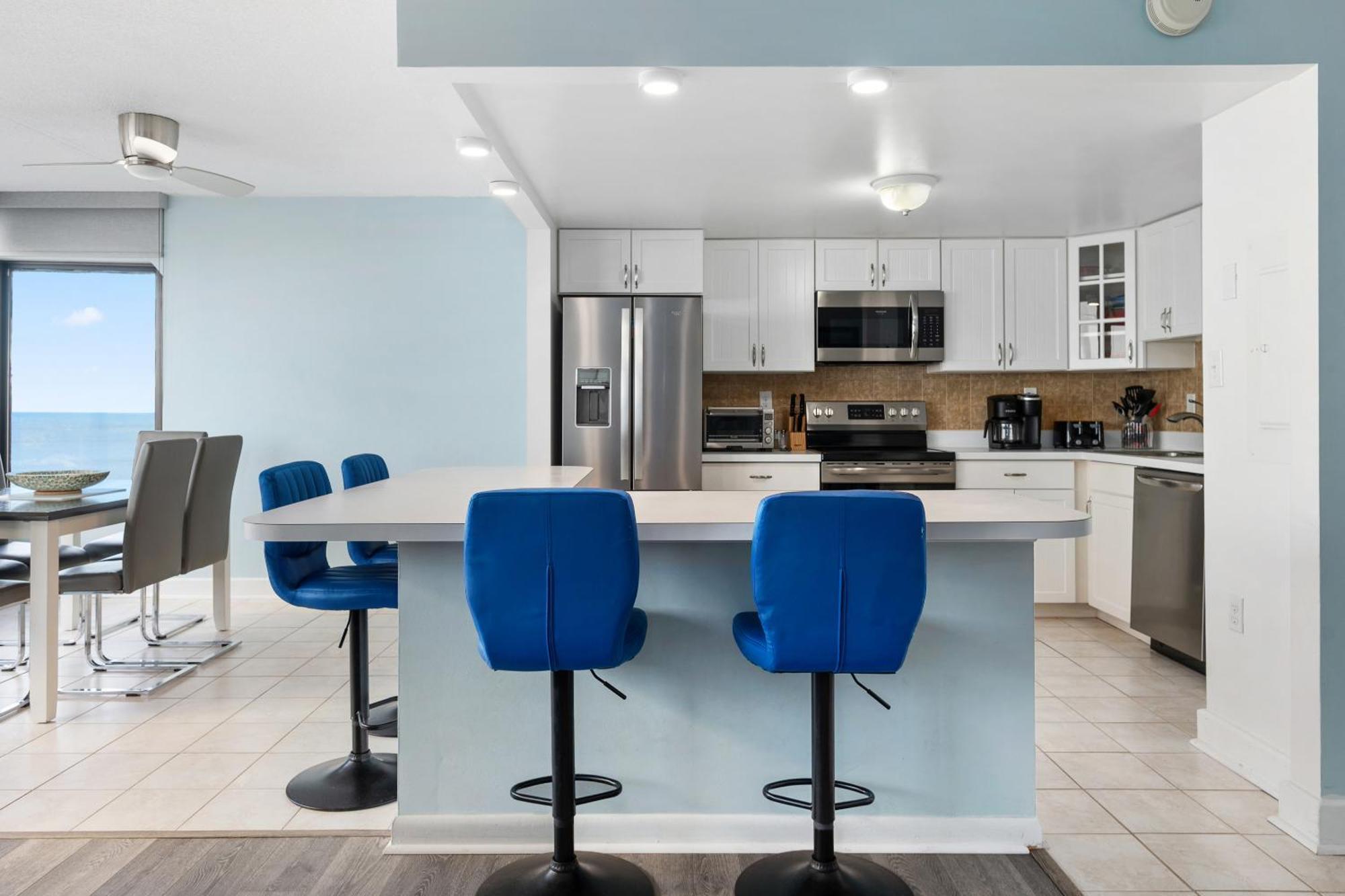 Luxury Oceanfront Condo/indoor Pool/massage Chair Apartment Ocean City