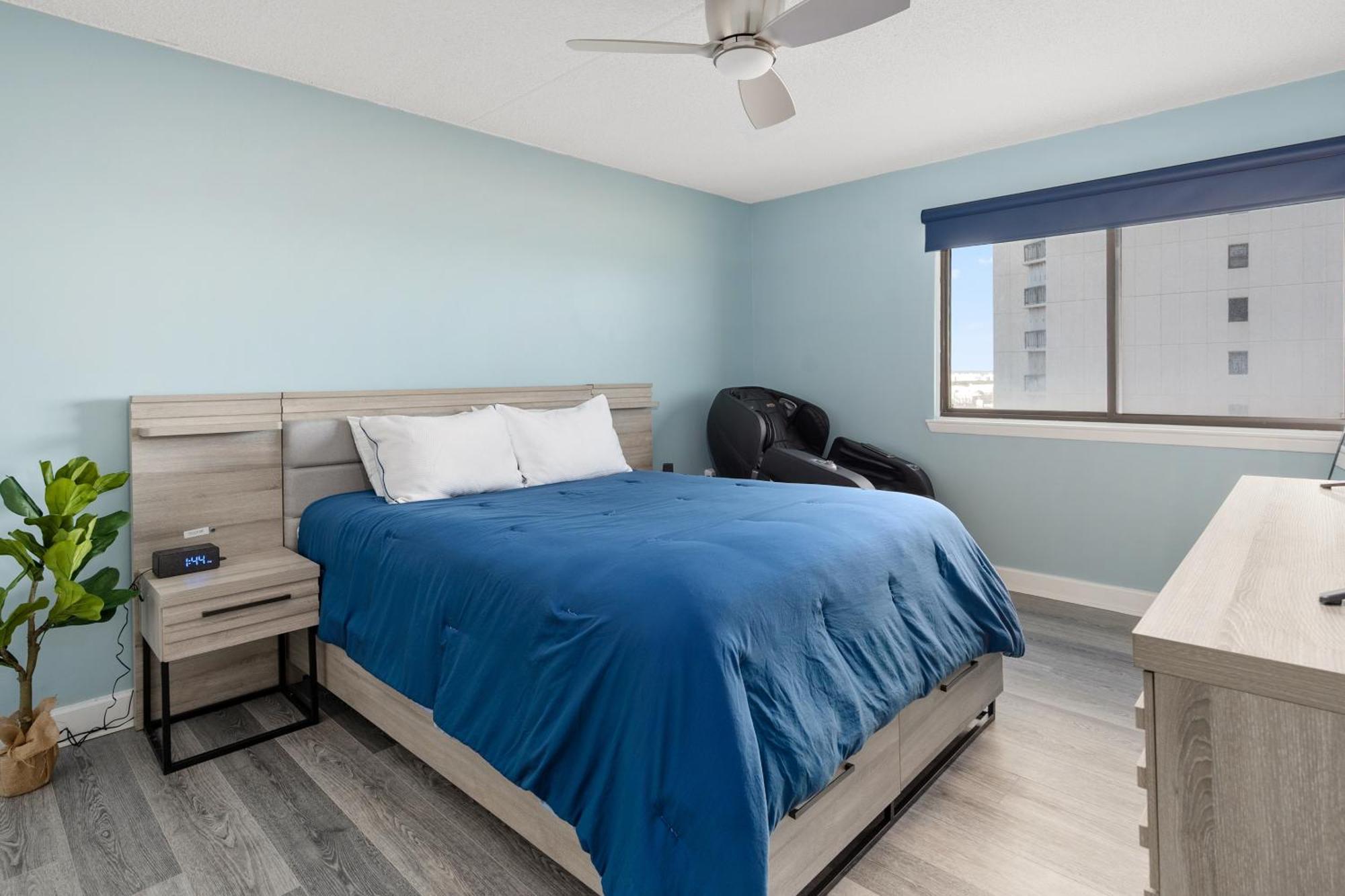 Luxury Oceanfront Condo/indoor Pool/massage Chair Apartment
