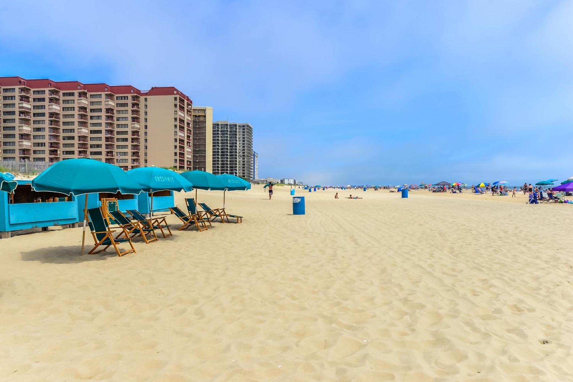 Luxury Oceanfront Condo/indoor Pool/massage Chair Apartment
