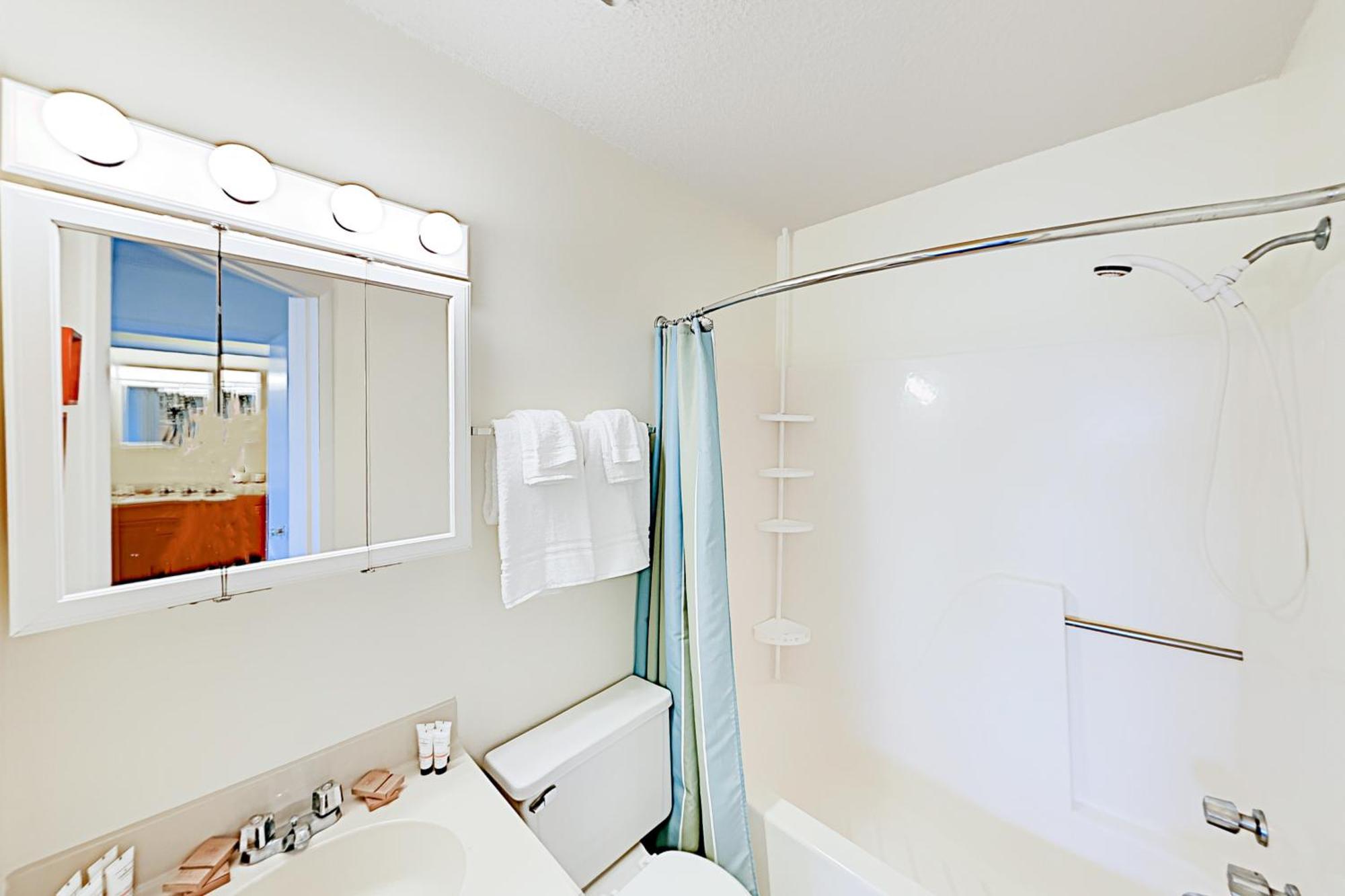 Apartment Sunset Landing Unit 11 & 12 *