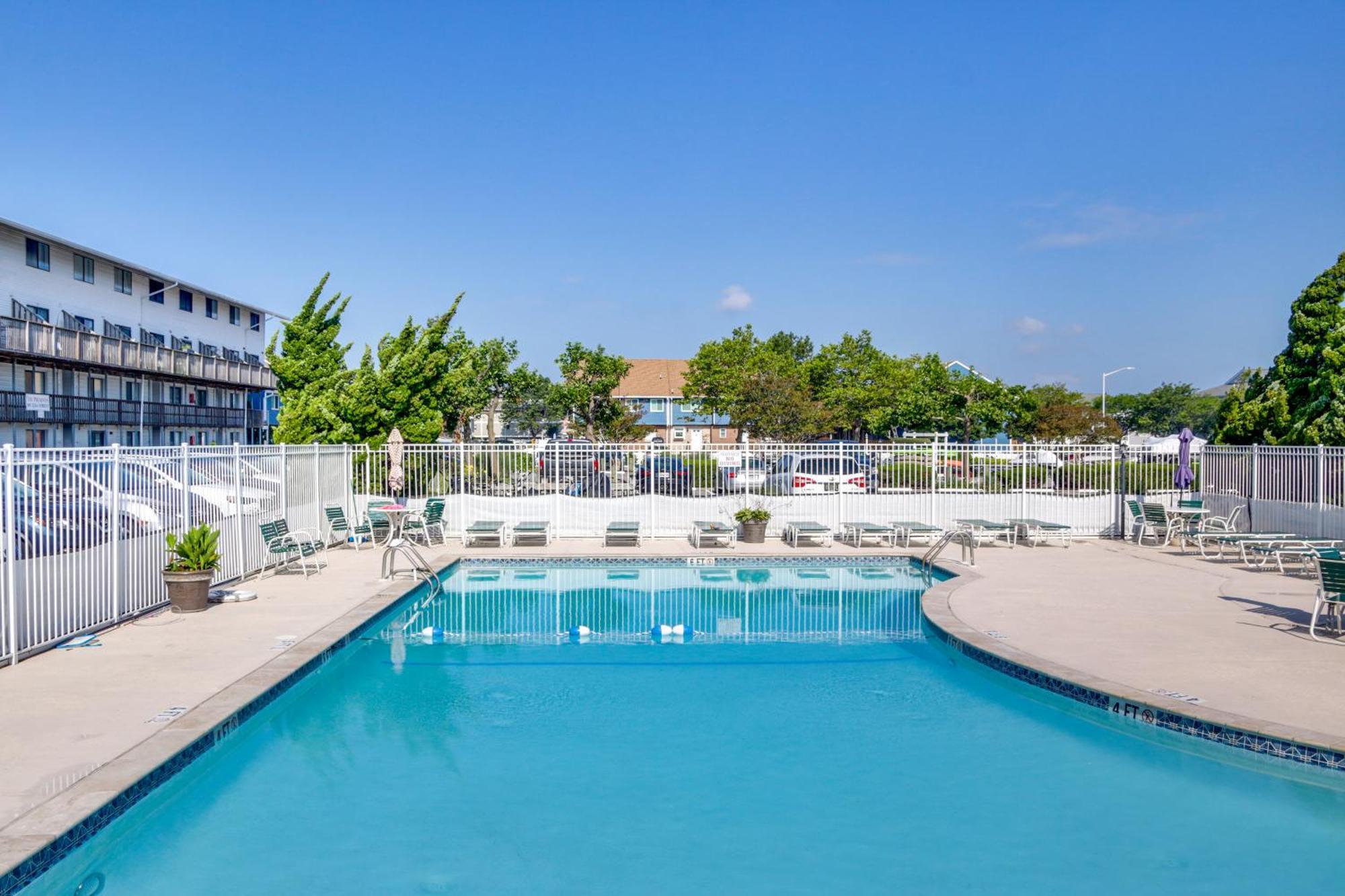 Ocean With Pool And Views Walk To Beach! Ocean City