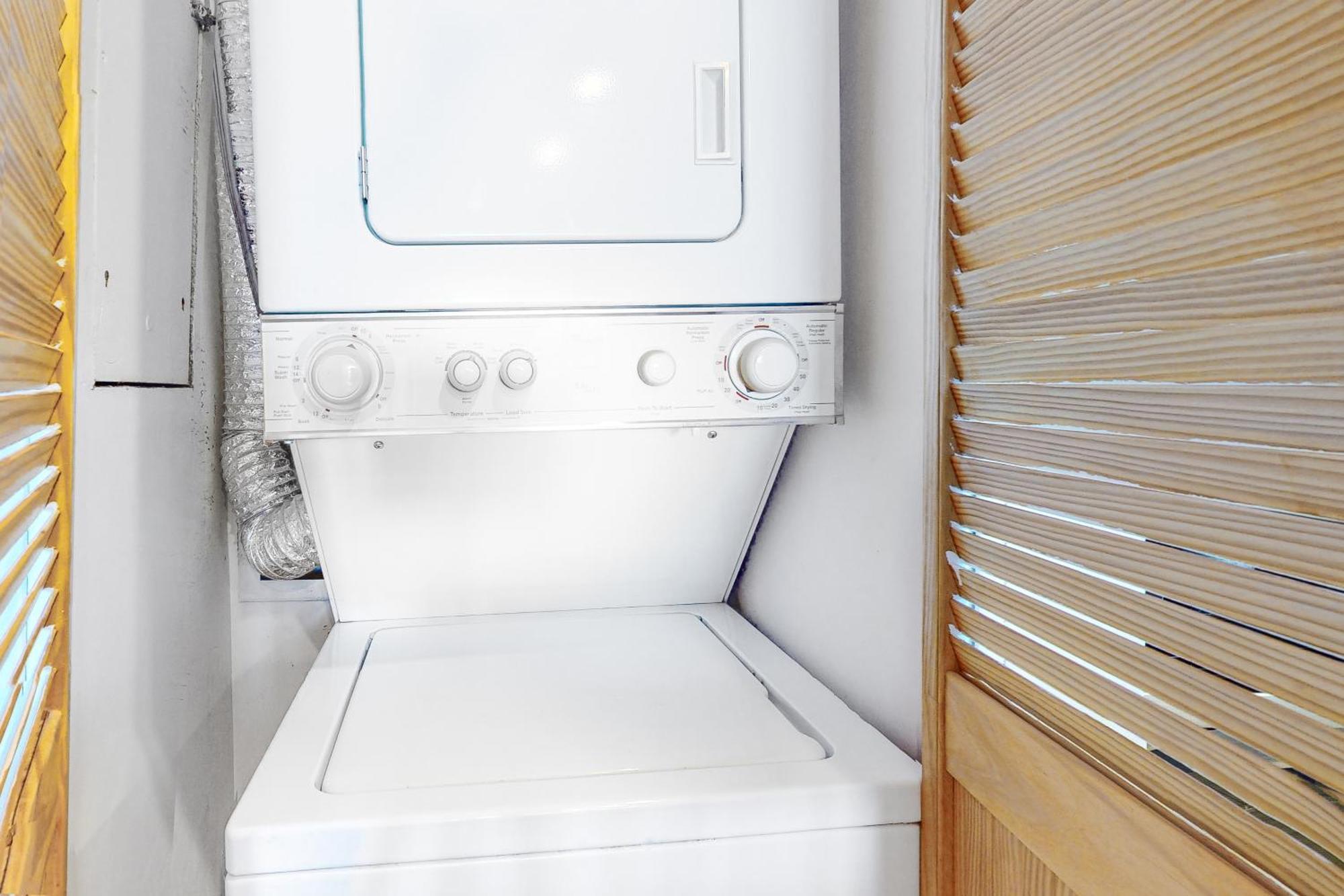 Century I 1420 Apartment