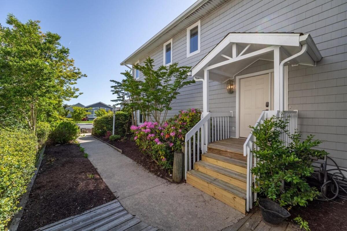 Luxury Waterfront Dock Game Sunset Views *