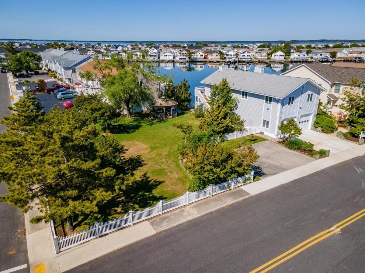Luxury Waterfront Dock Game Sunset Views *