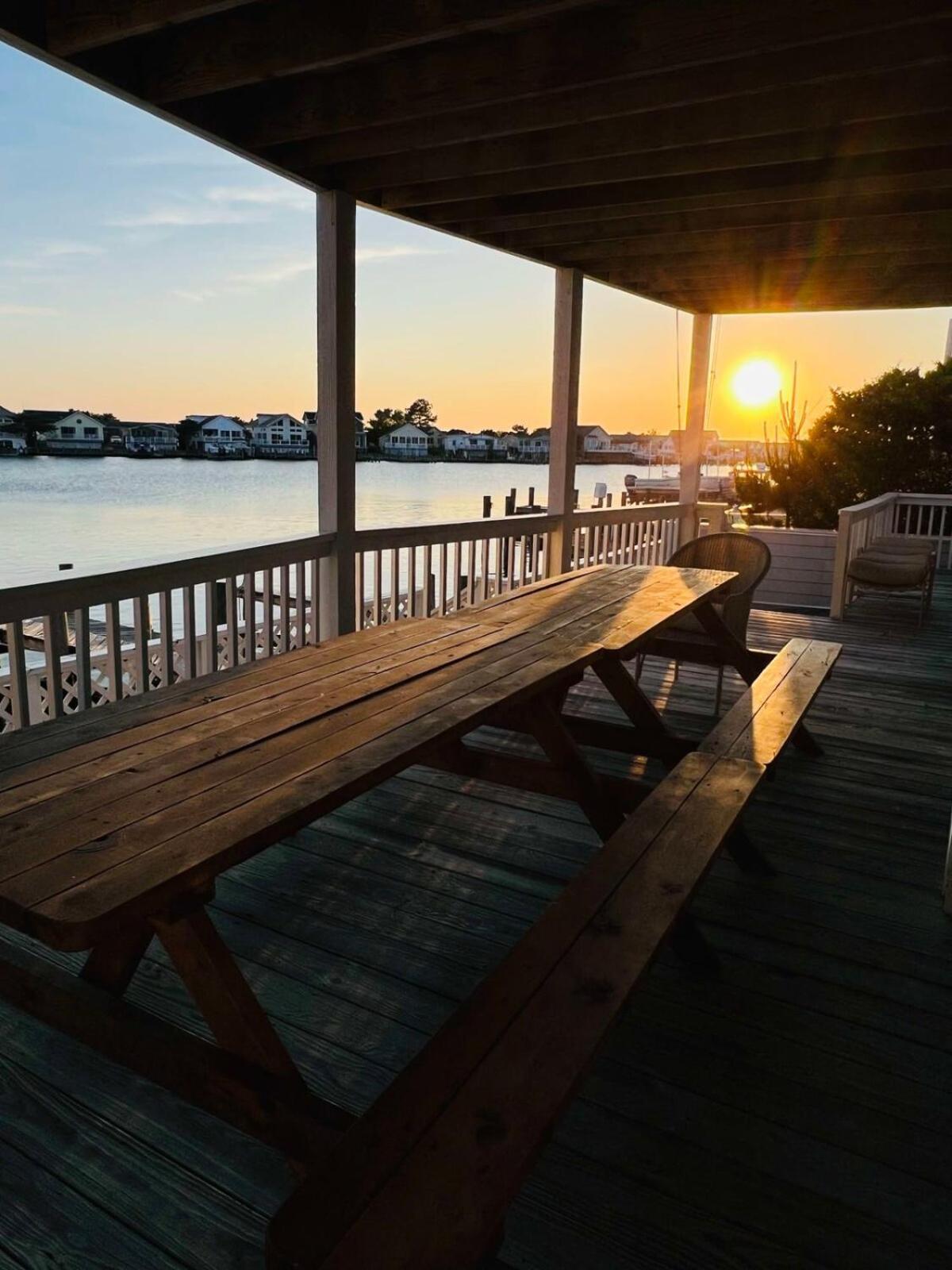 Luxury Waterfront Dock Game Sunset Views *