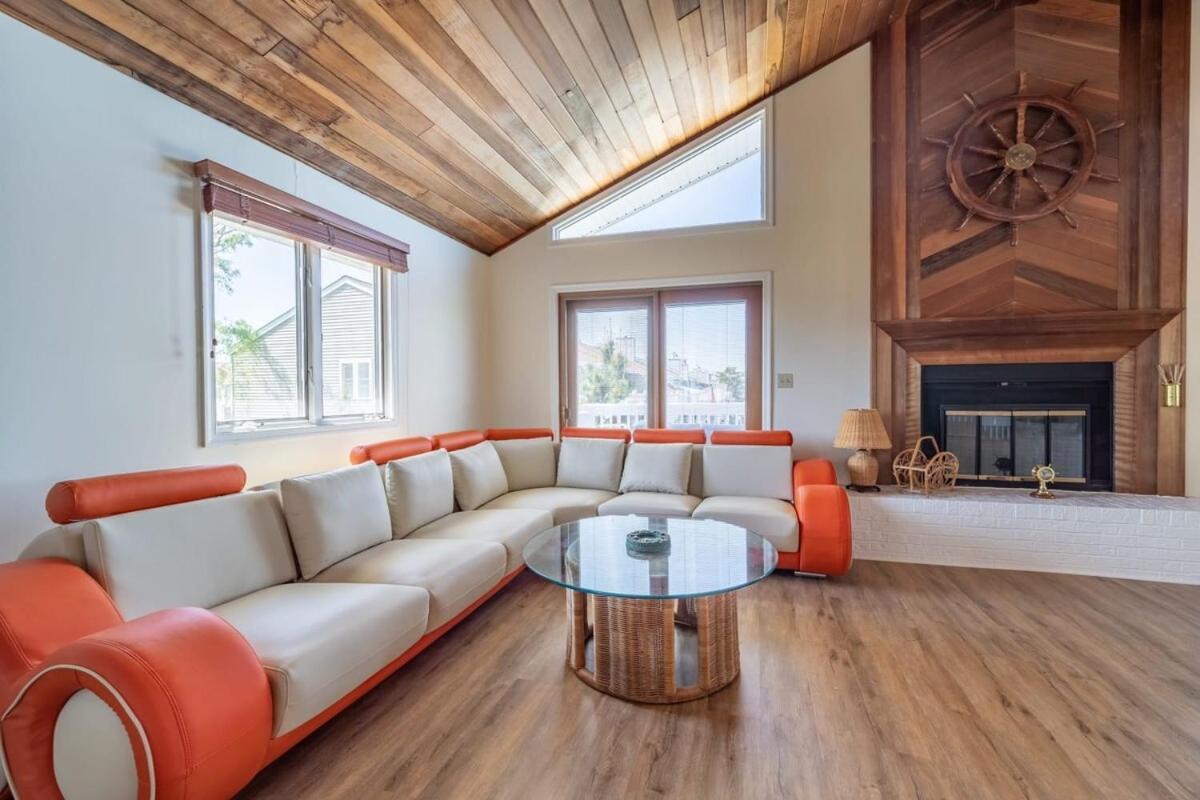 Luxury Waterfront Dock Game Sunset Views *