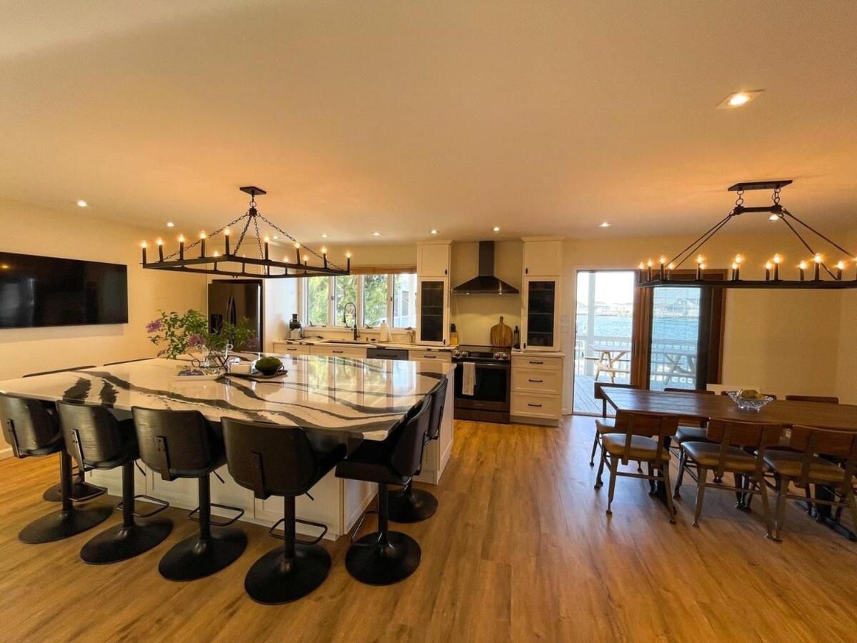 Luxury Waterfront Dock Game Sunset Views Holiday home Ocean City