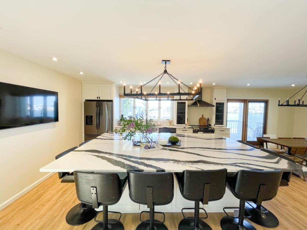 Luxury Waterfront Dock Game Sunset Views Holiday home *