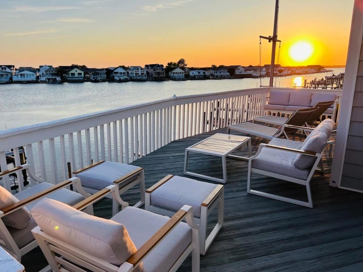 Holiday home Luxury Waterfront Dock Game Sunset Views