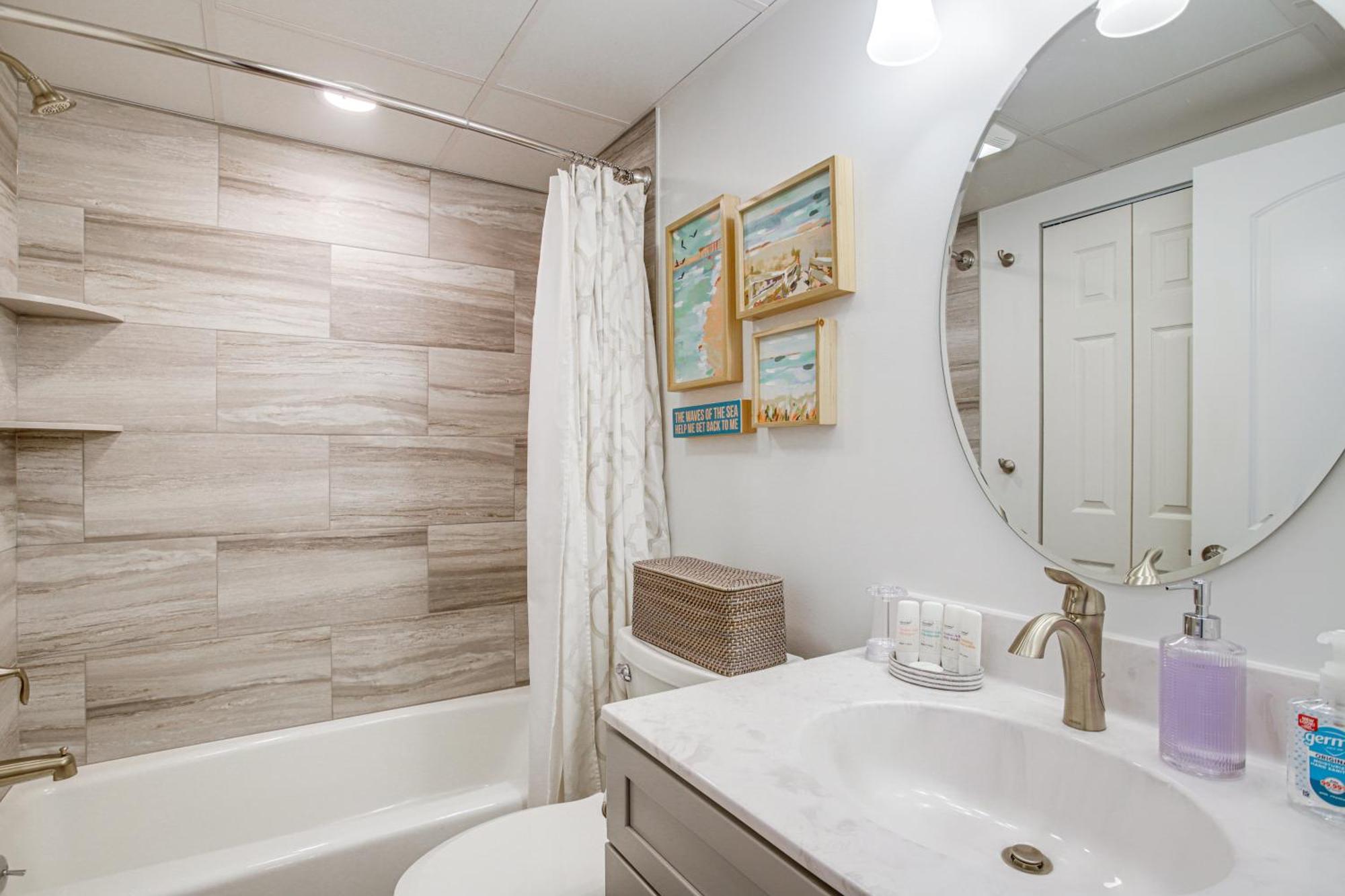 Ocean With Heated Pool And Beachfront View! Apartment *