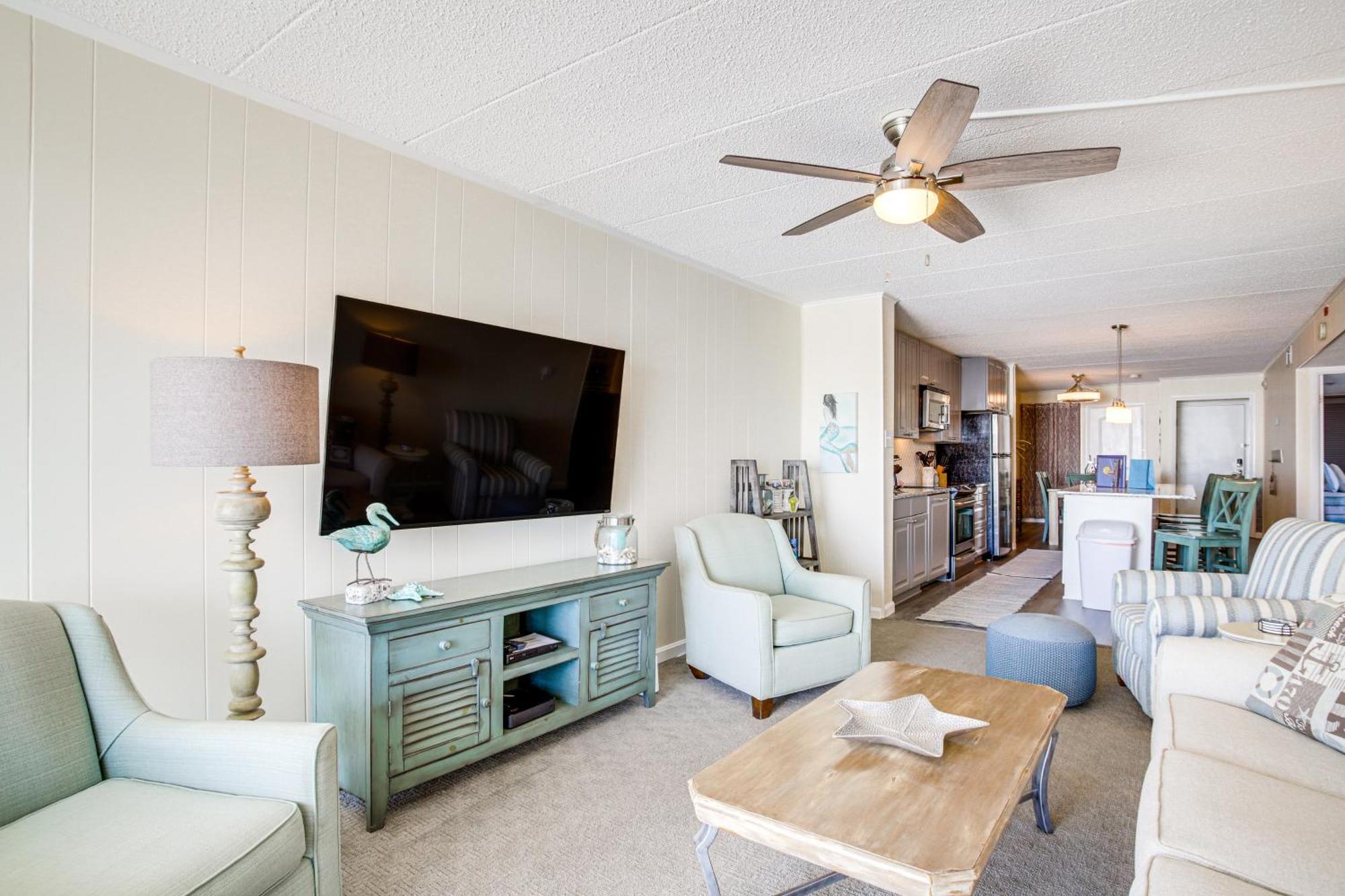Apartment Ocean With Heated Pool And Beachfront View!
