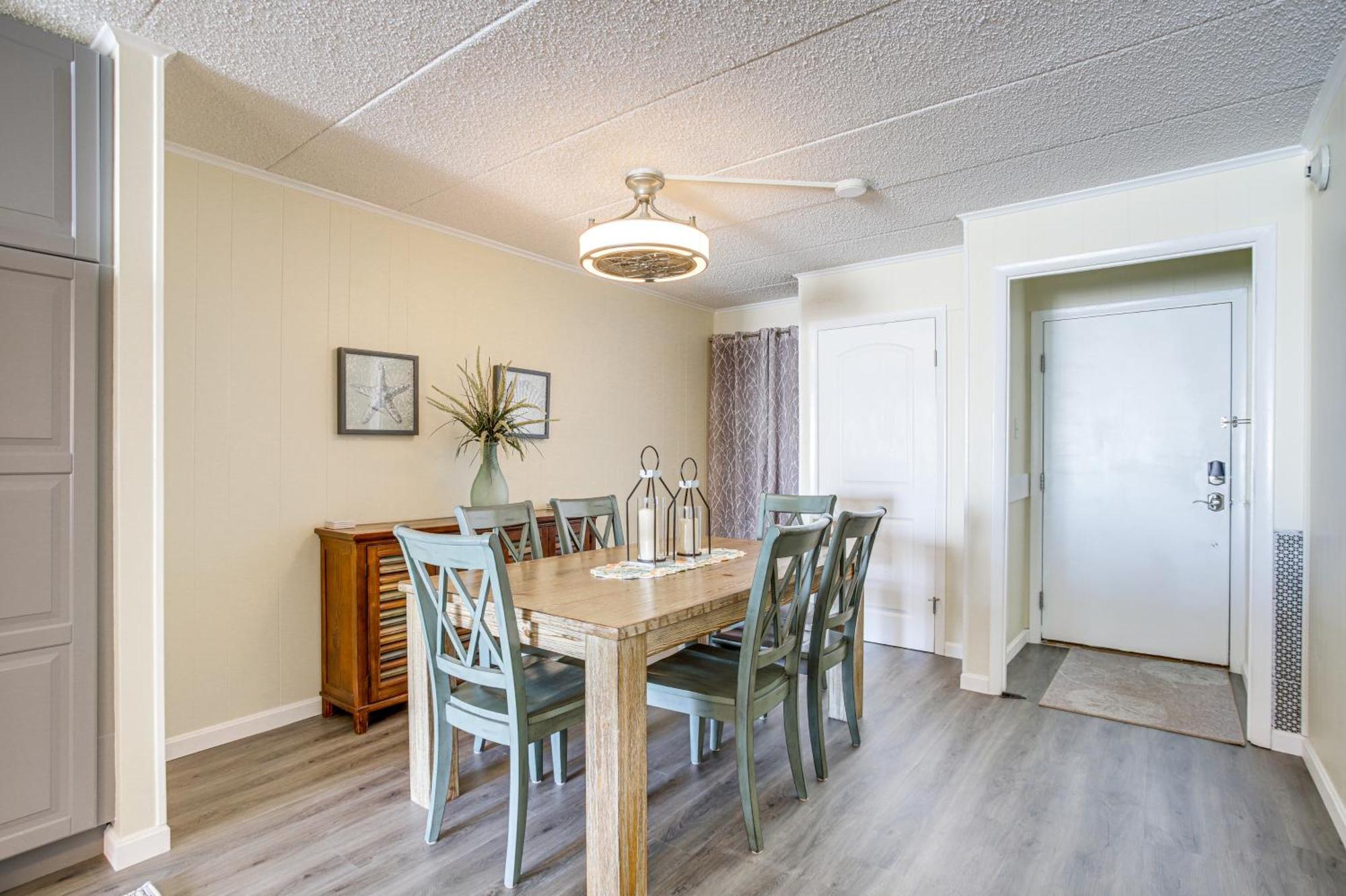 Ocean With Heated Pool And Beachfront View! Apartment