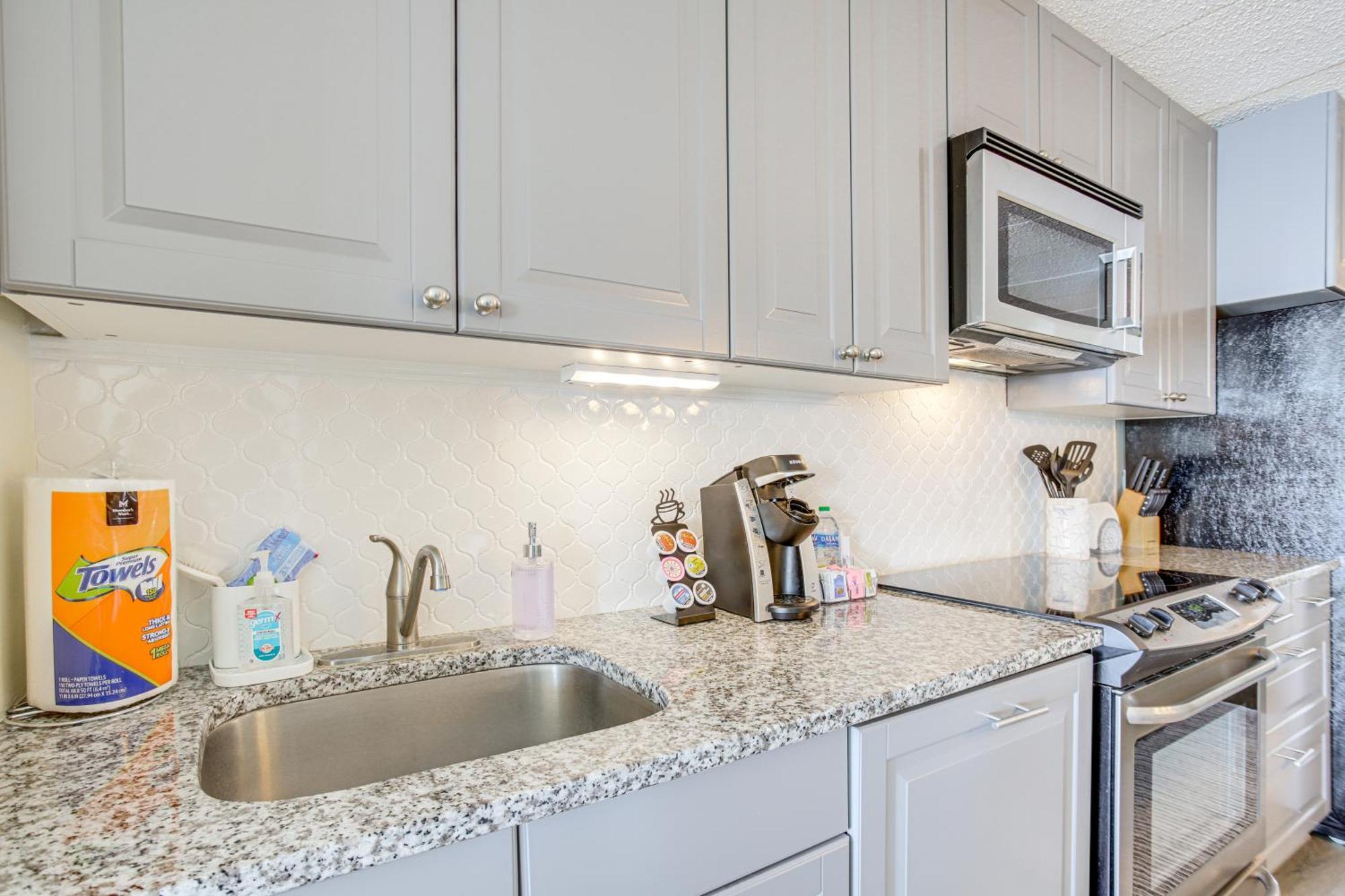 Ocean With Heated Pool And Beachfront View! Apartment *