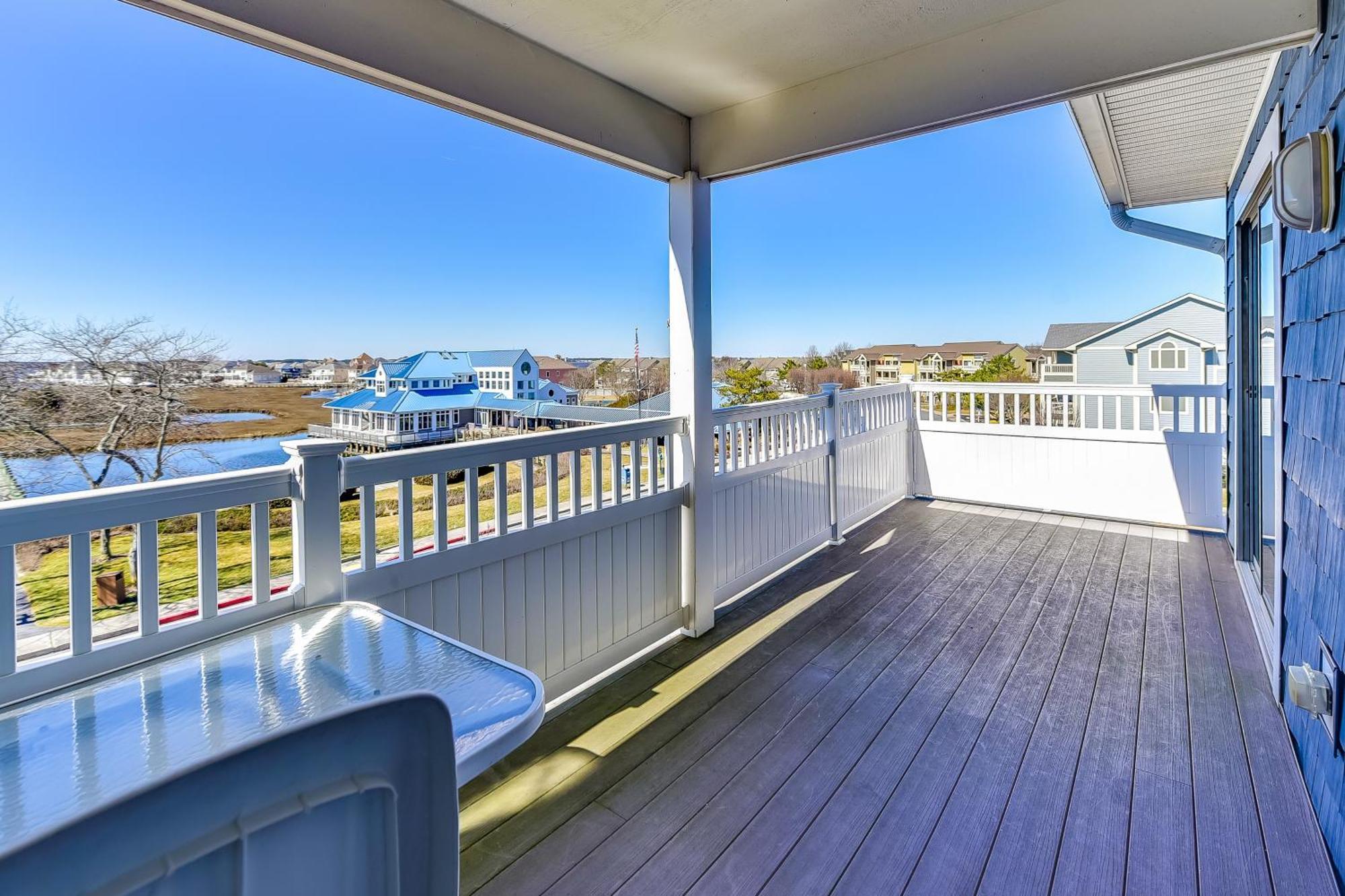 Harbour Club Apartment *