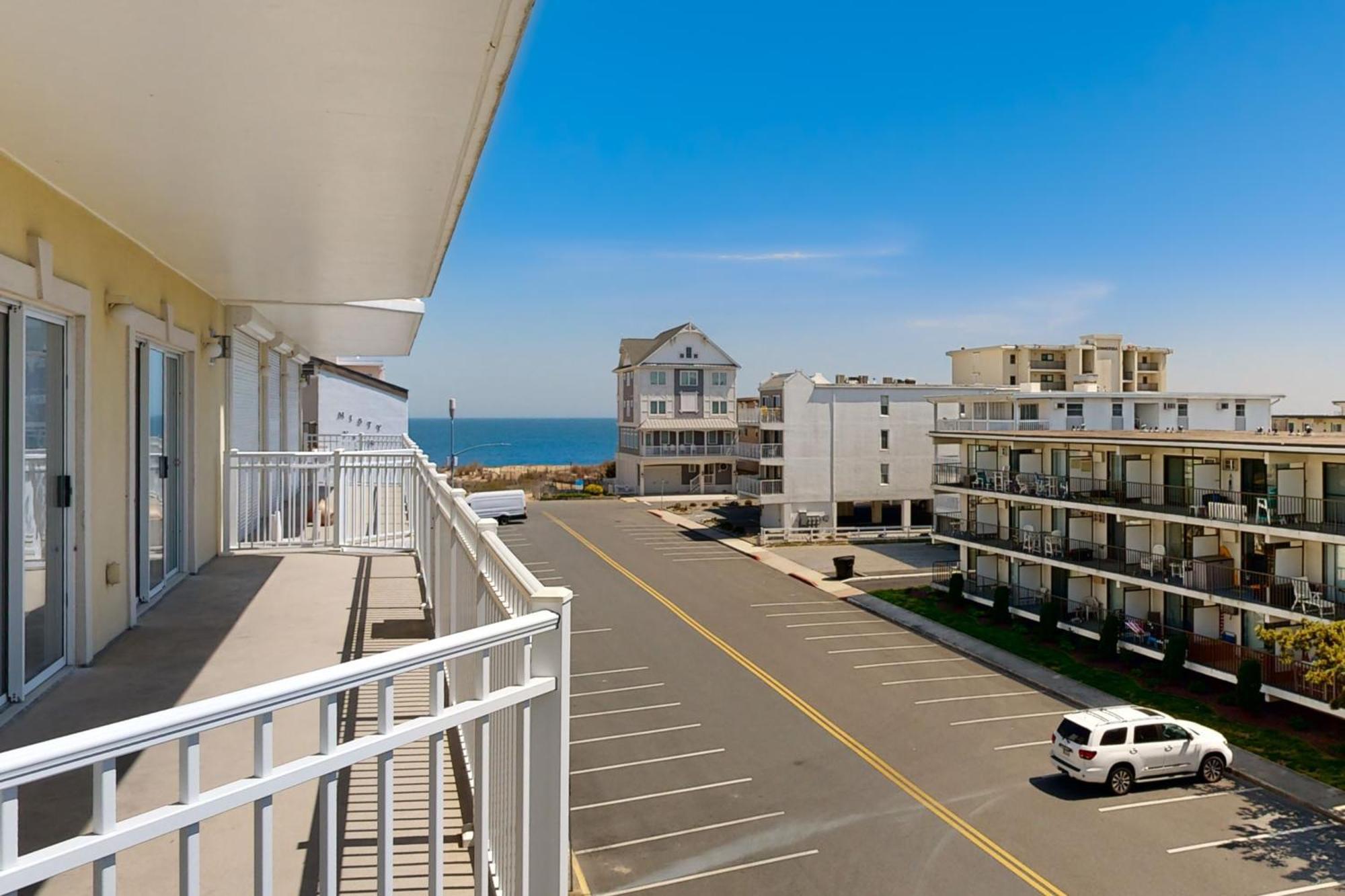 Apartment Island Breeze