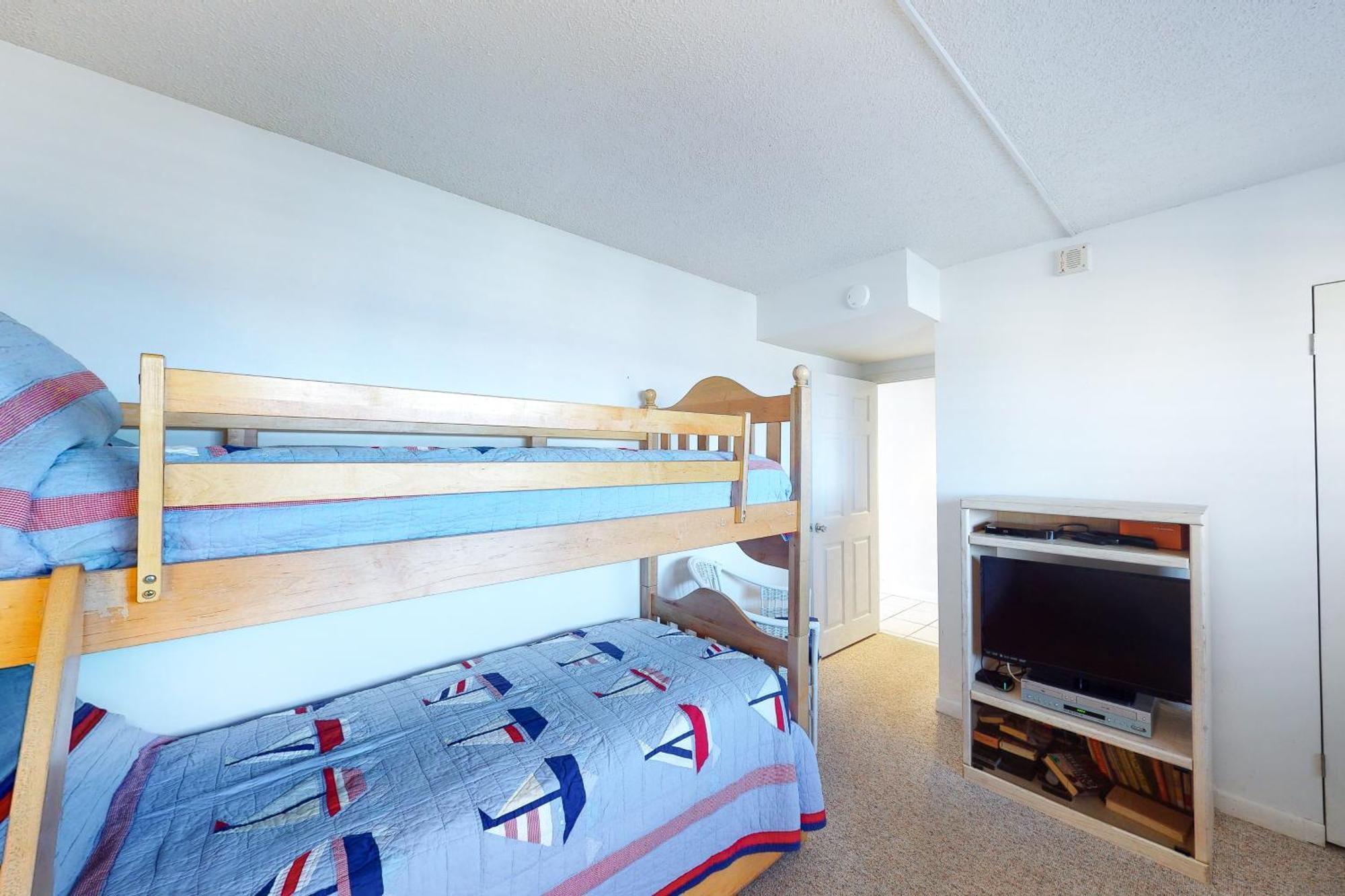 Golden Sands 706 Apartment