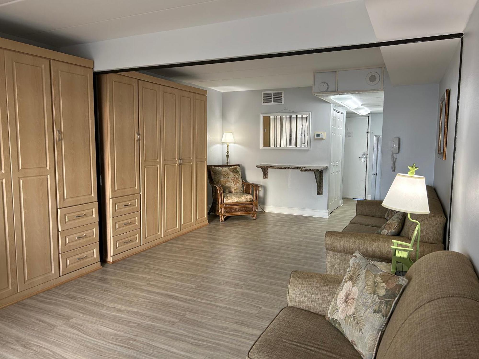 Direct Oceanfront On The Boardwalk At 1st Street, 302, Kitchen, Pool, Gym, Parking Apartment