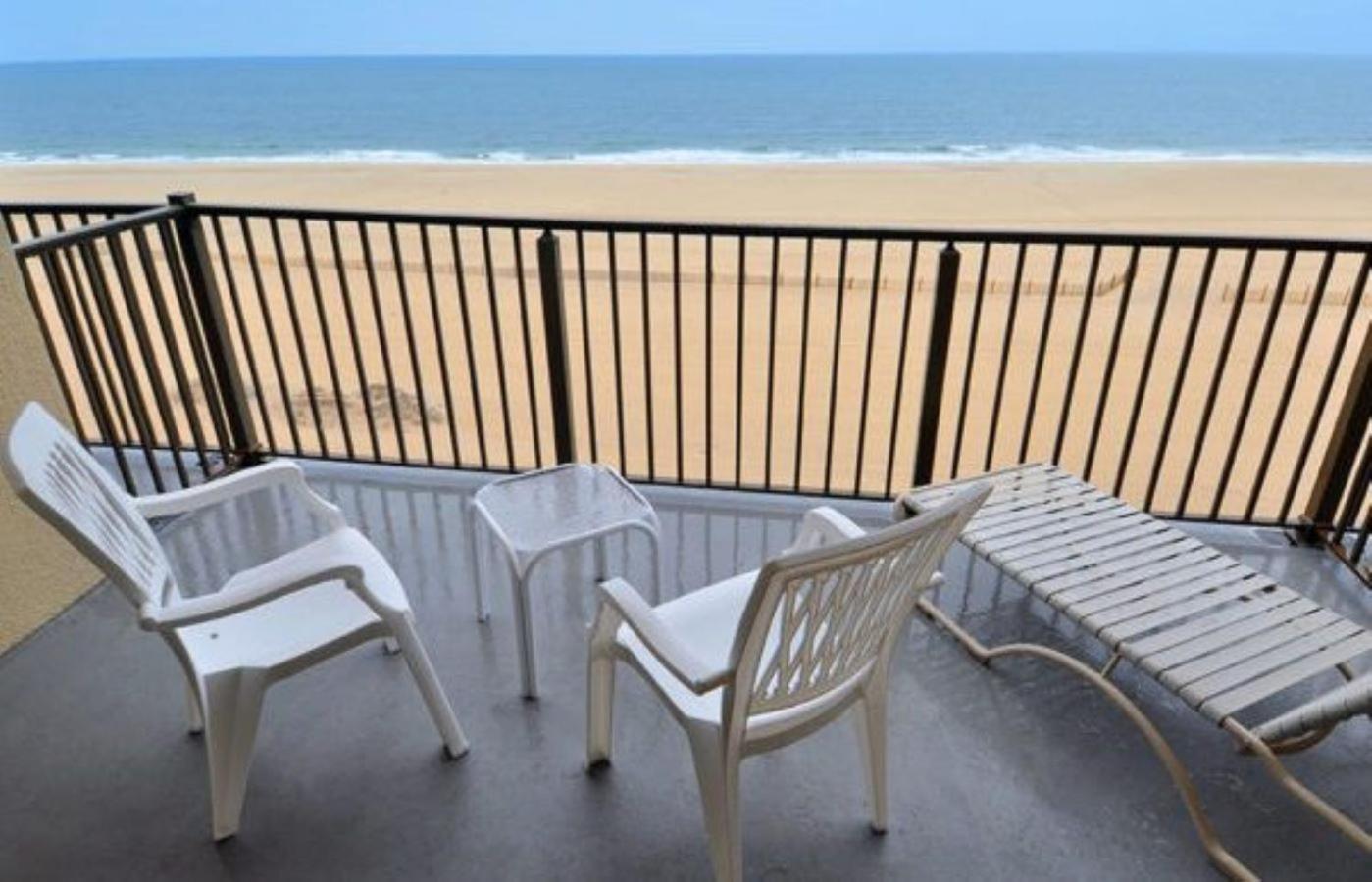 504 Direct Oceanfront With Balcony, White Marlin Open, Pool-parking-gym-kitchenette Apartment *