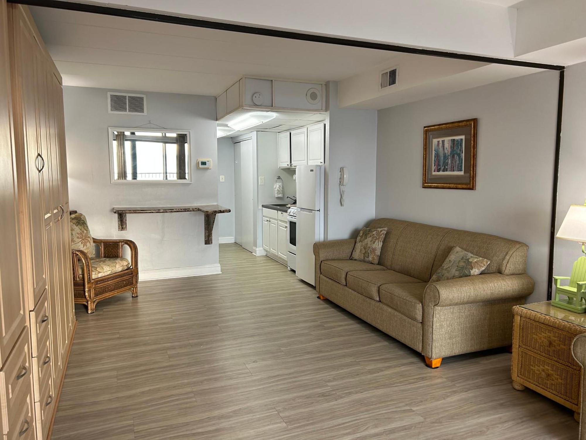 504 Direct Oceanfront With Balcony, White Marlin Open, Pool-parking-gym-kitchenette Apartment Ocean City
