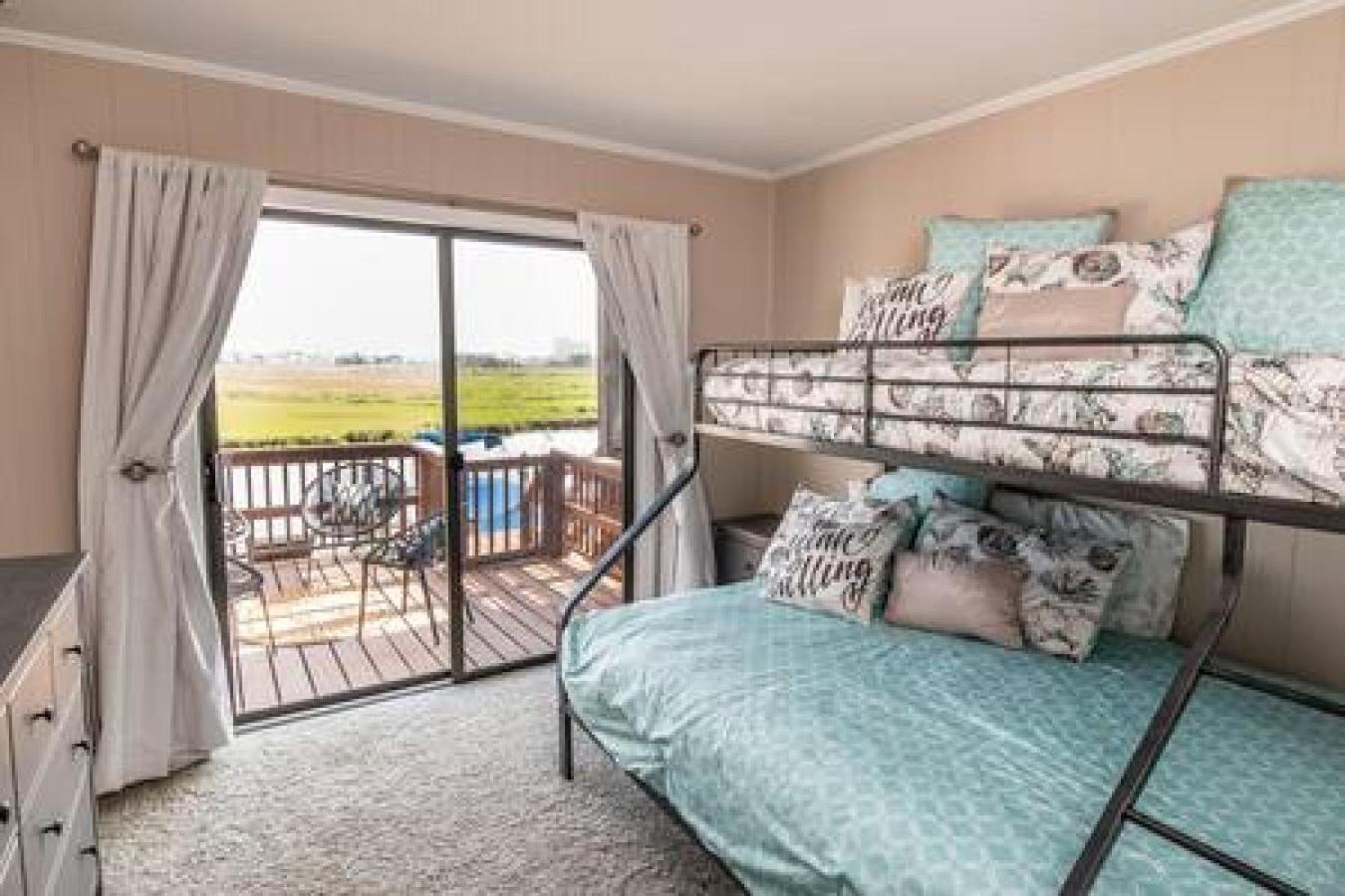 Waterfront 3 Bedroom Townhouse In Ocmd Holiday home *