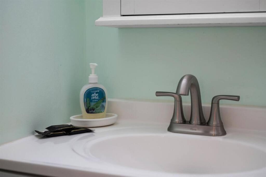 Updated Charming Studio,steps To Beach,outdoor Pool Apartment