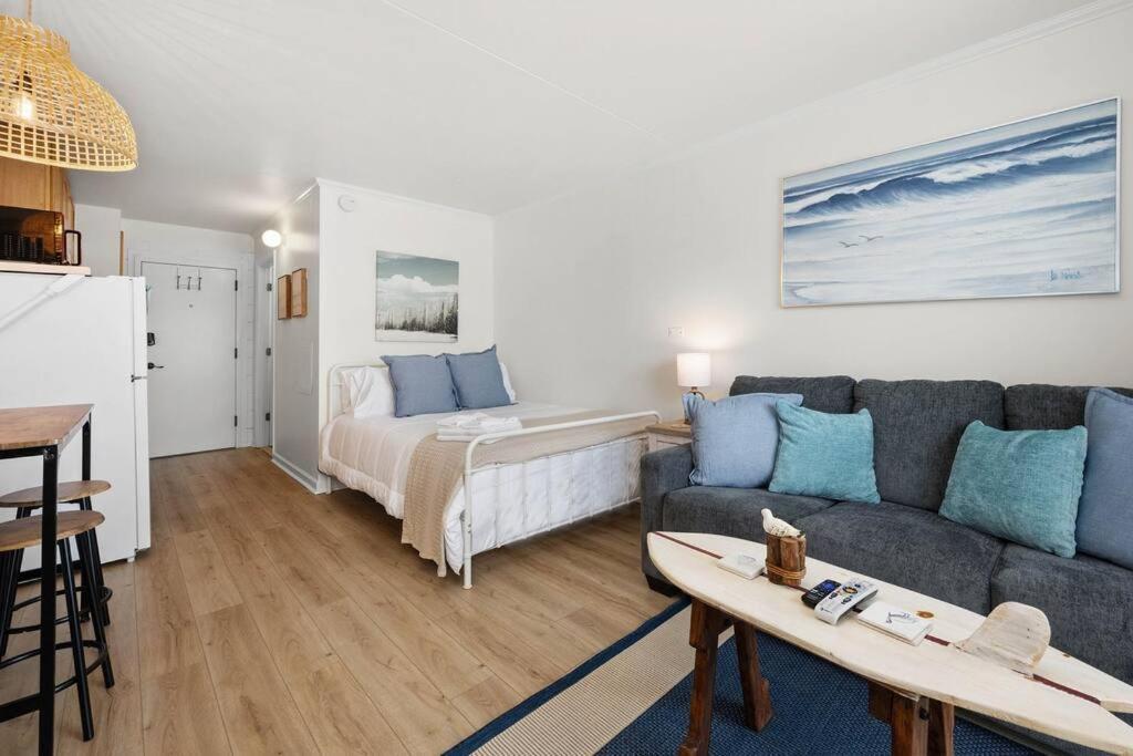Updated Charming Studio,steps To Beach,outdoor Pool Apartment