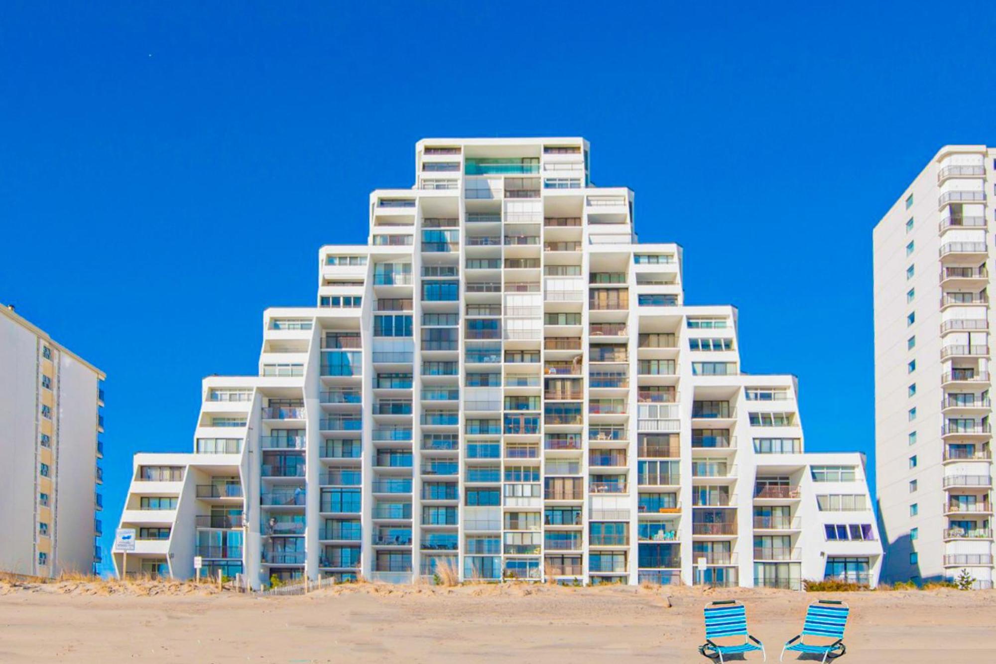 Apartment Pyramid *