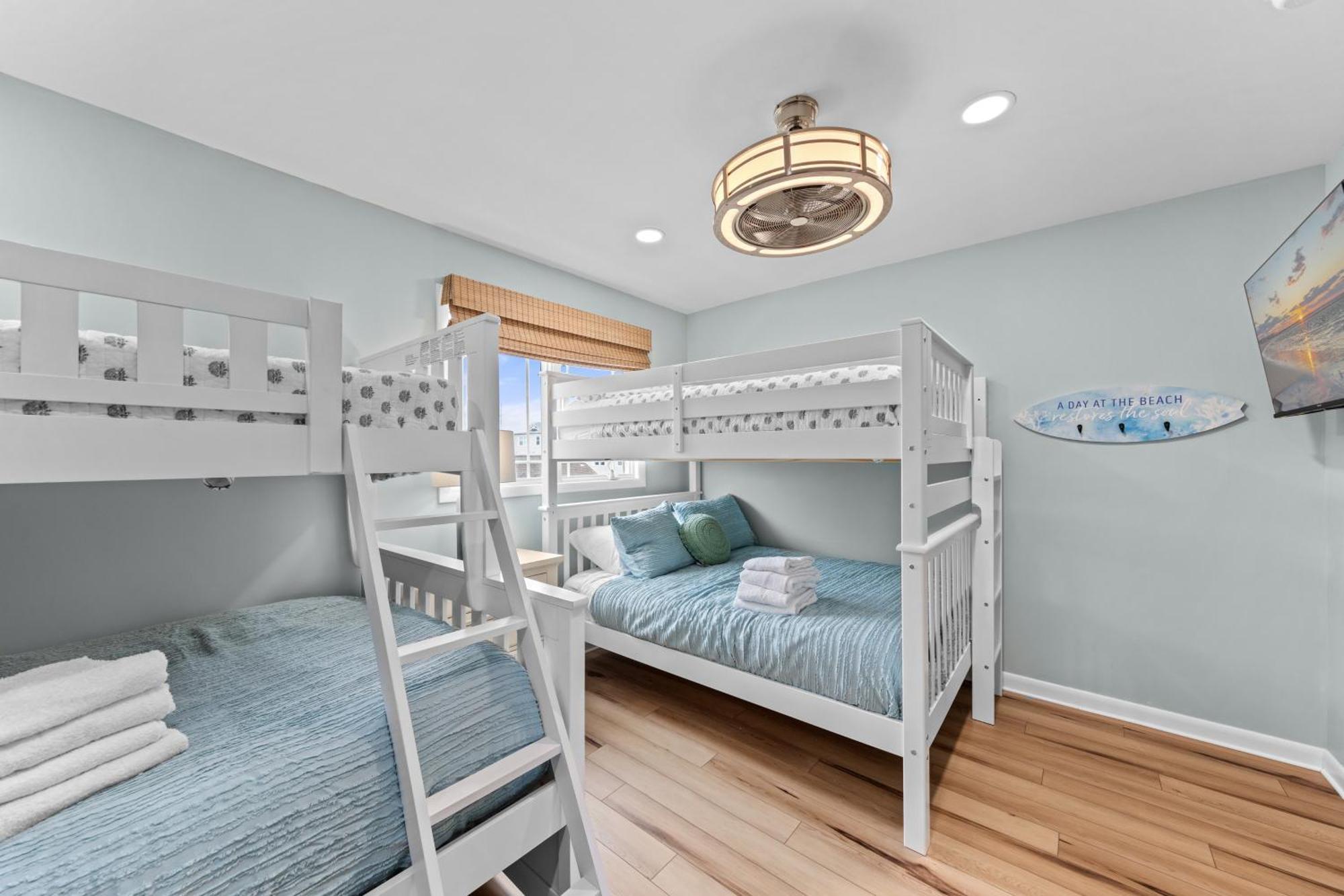 New Oceanfront 4br 4ba Sleeps 20 With Game *