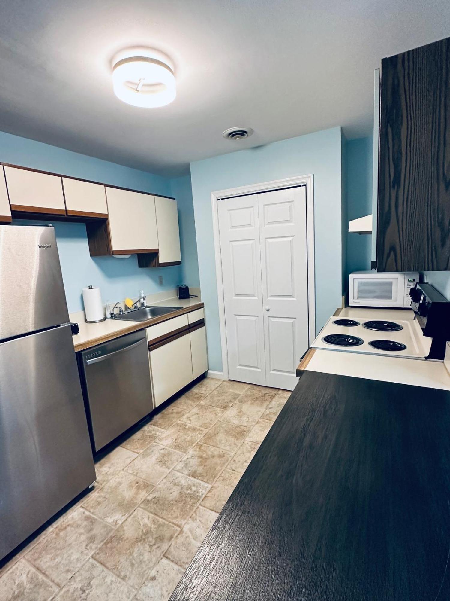 Cozy Walking Distance From With Private Patio Apartment