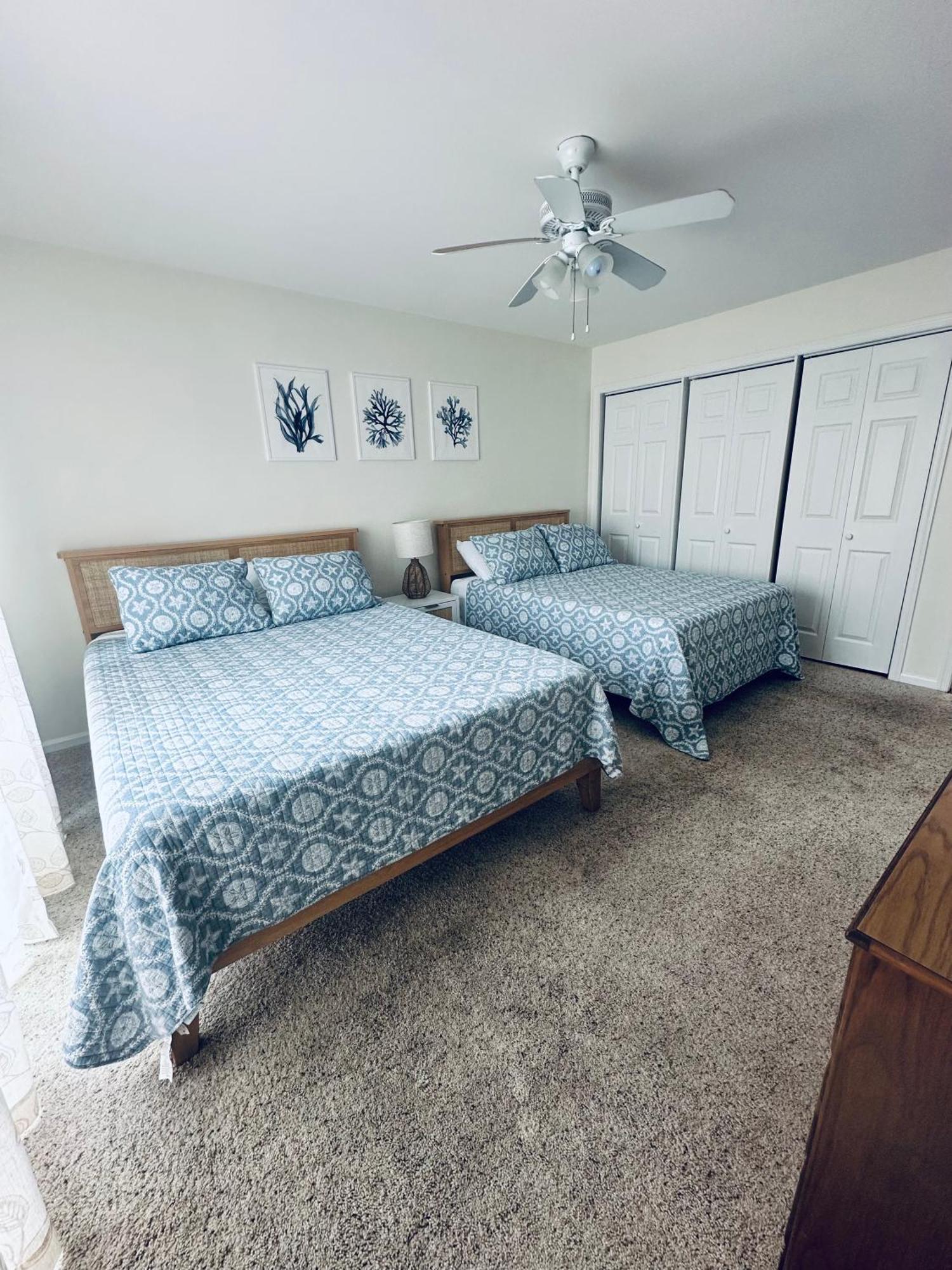 Cozy Walking Distance From With Private Patio