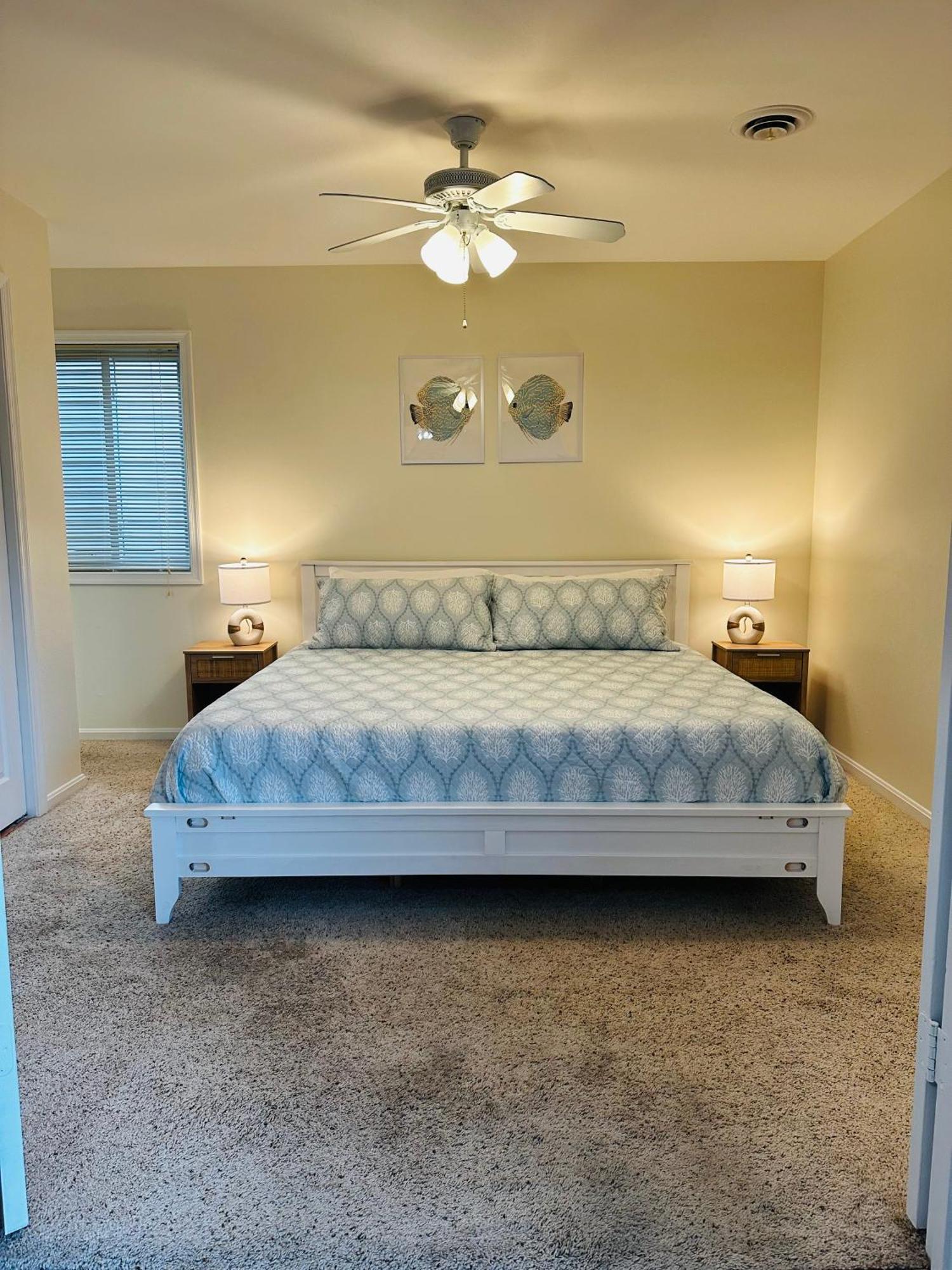 Cozy Walking Distance From With Private Patio