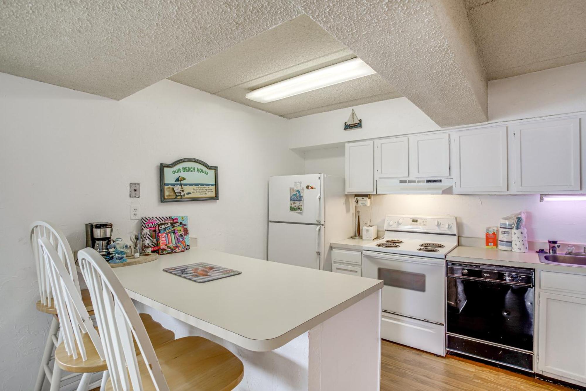 Apartment With Balcony And Direct Beach Access!