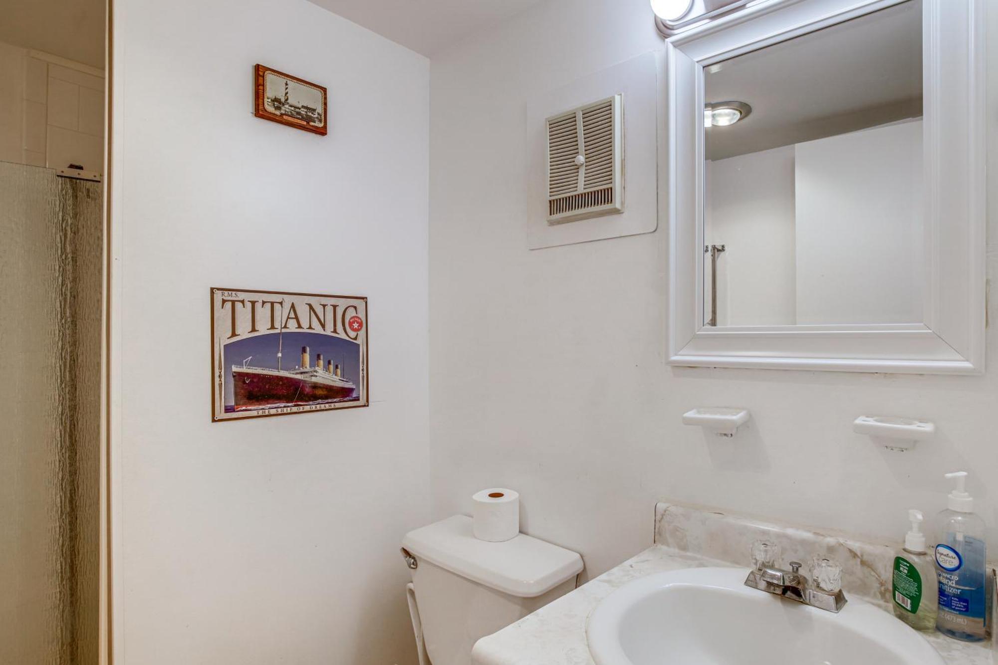 With Balcony And Direct Beach Access! Apartment