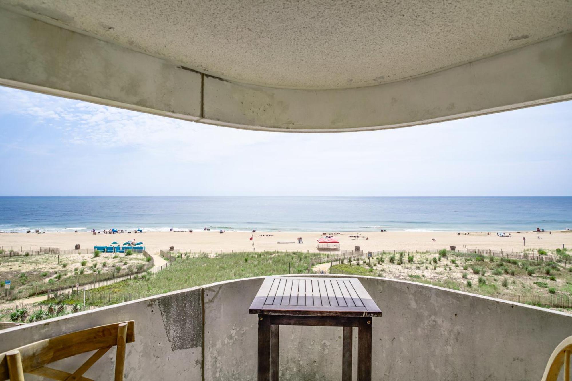 With Balcony And Direct Beach Access! Apartment *