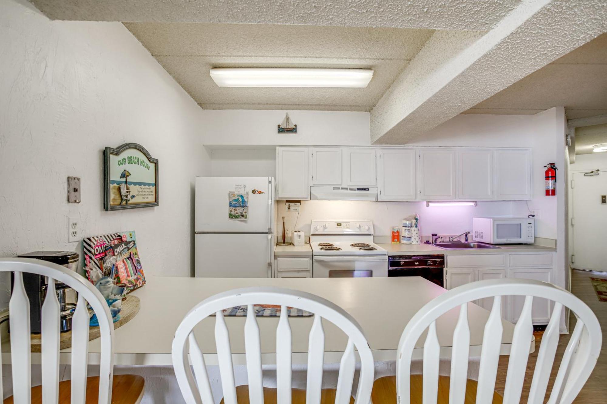 Apartment With Balcony And Direct Beach Access!