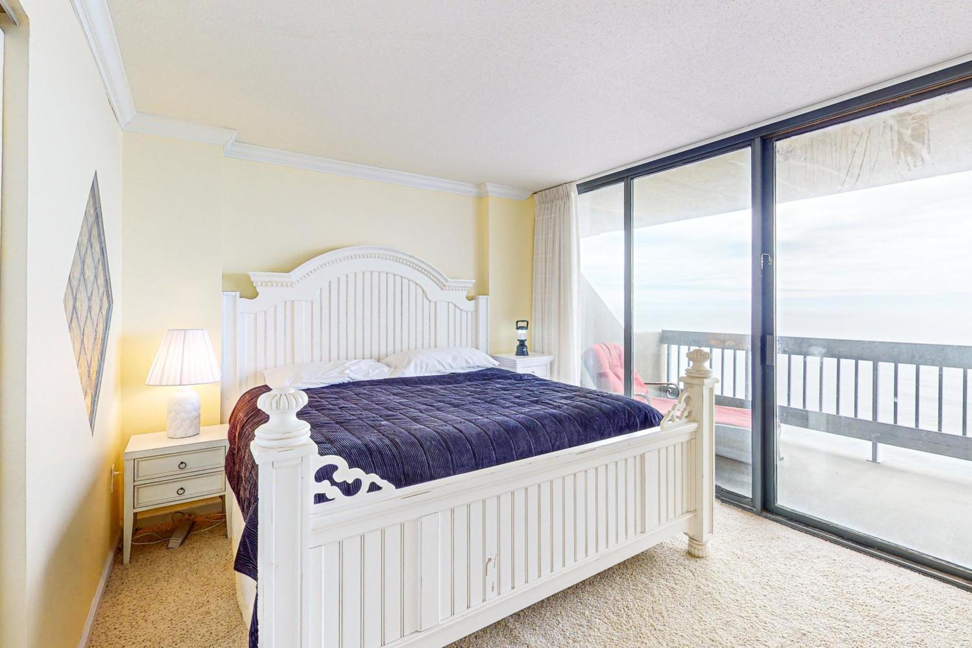 Apartment Century I 1618 *