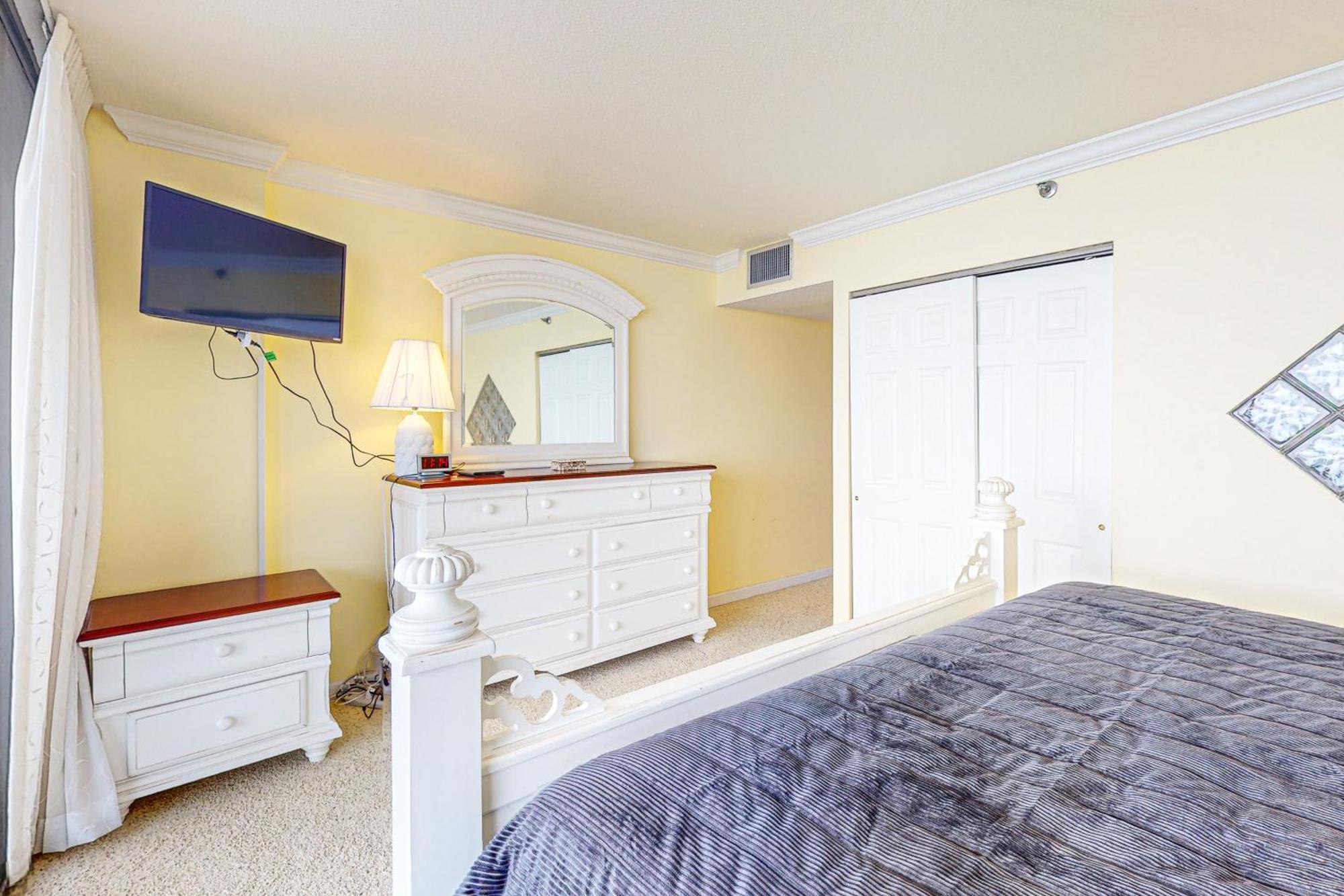 Century I 1618 Apartment