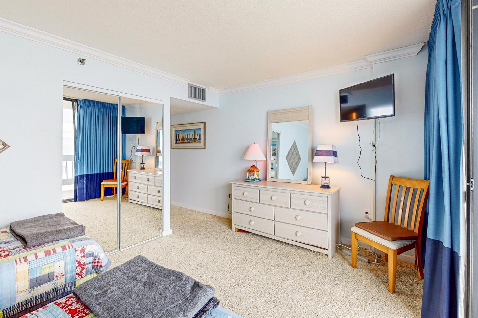 Century I 1618 Apartment *