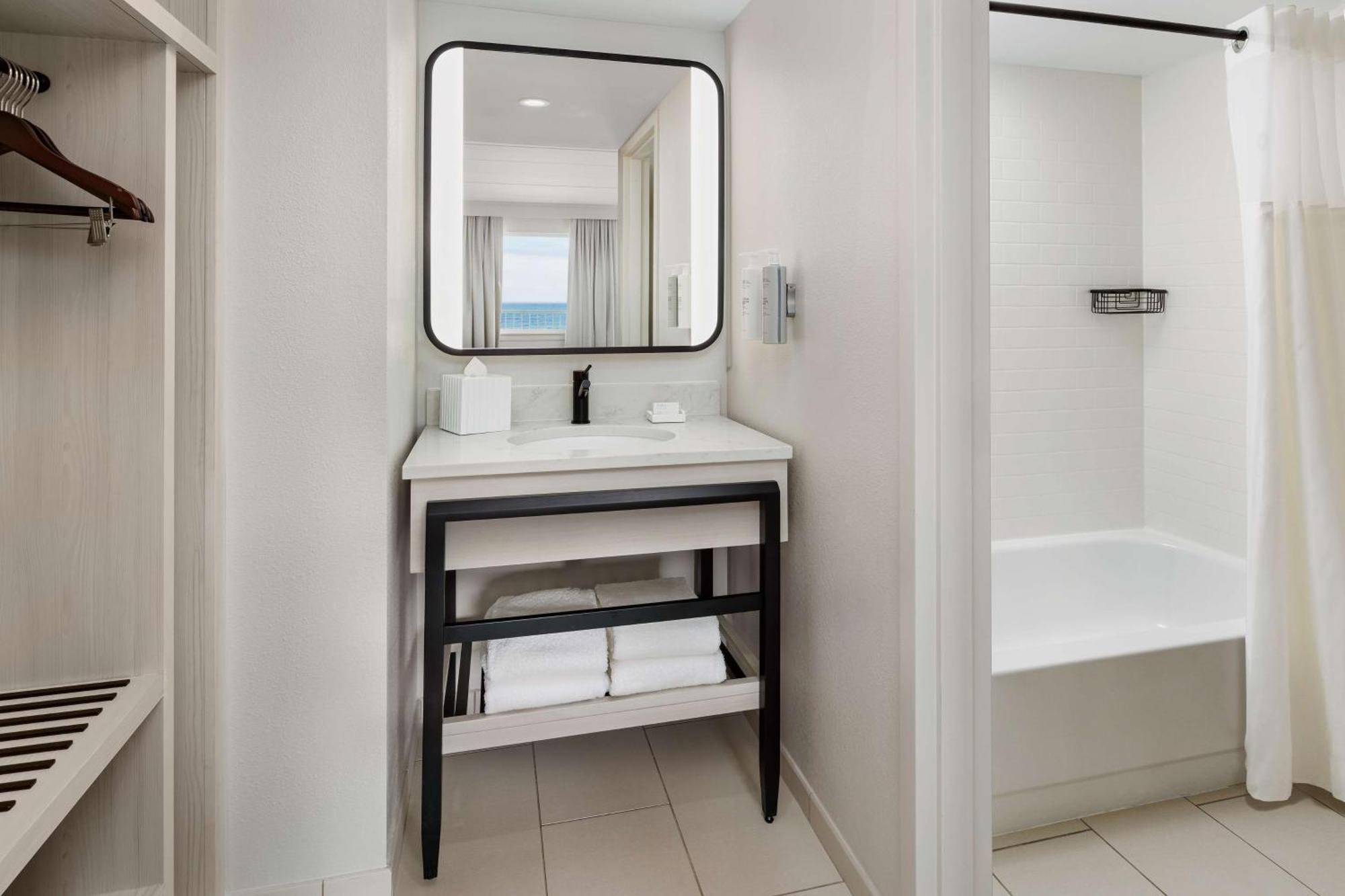 Hotel Hilton Garden Ocean Oceanfront 3*