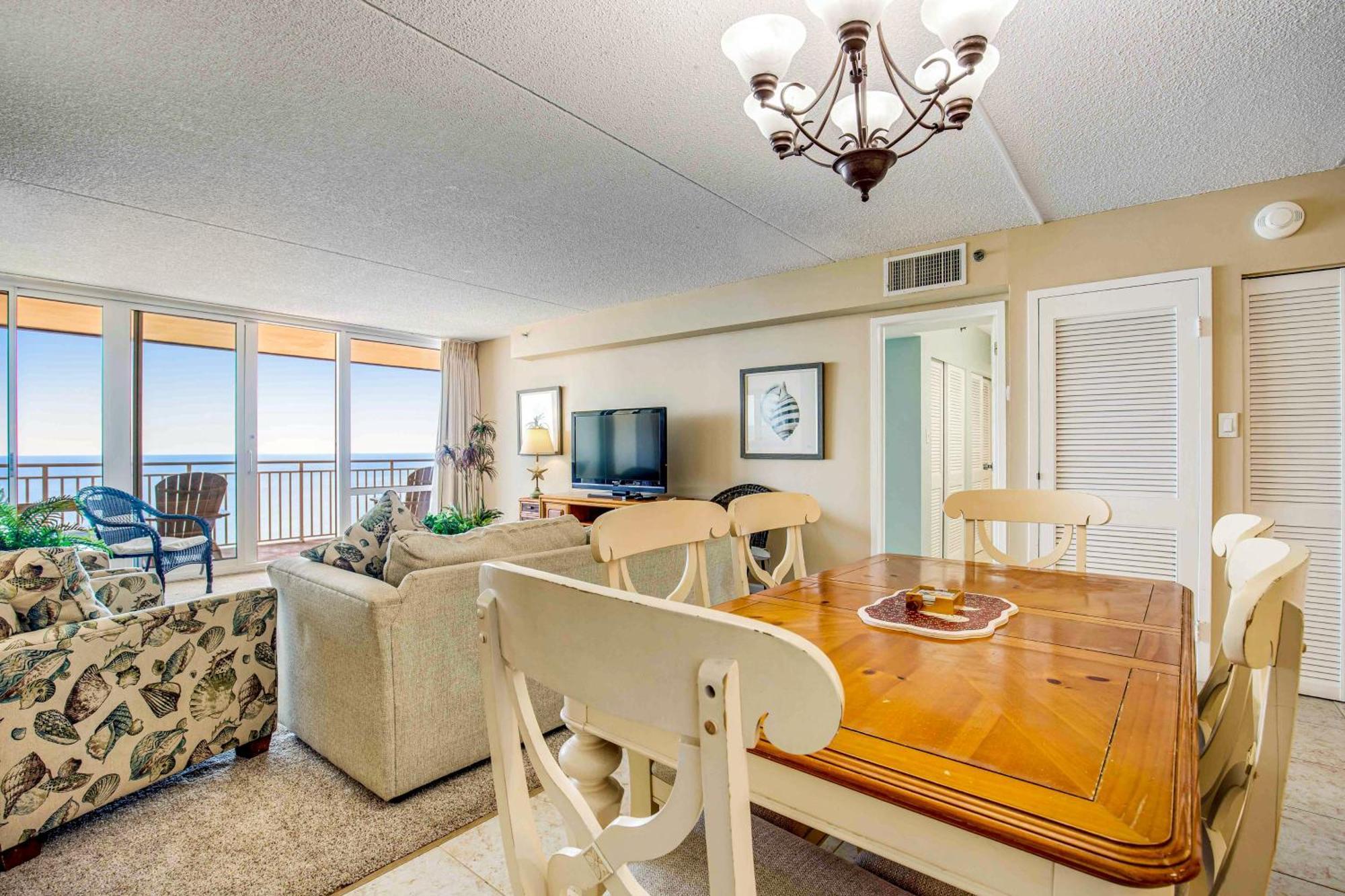 Carousel 2202 Apartment *