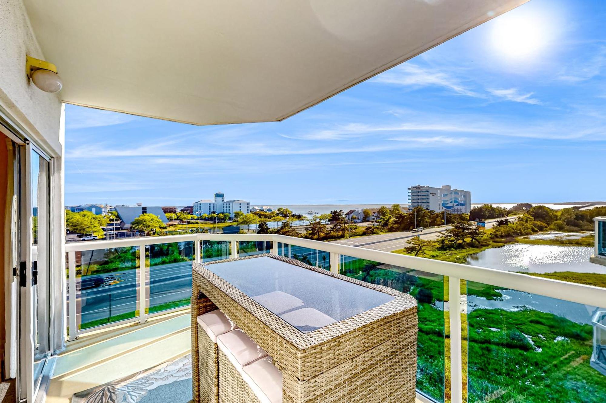 Sunset Pointe 402 Apartment
