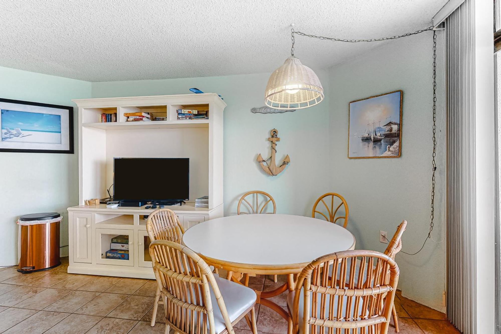 Pyramid 4e Apartment