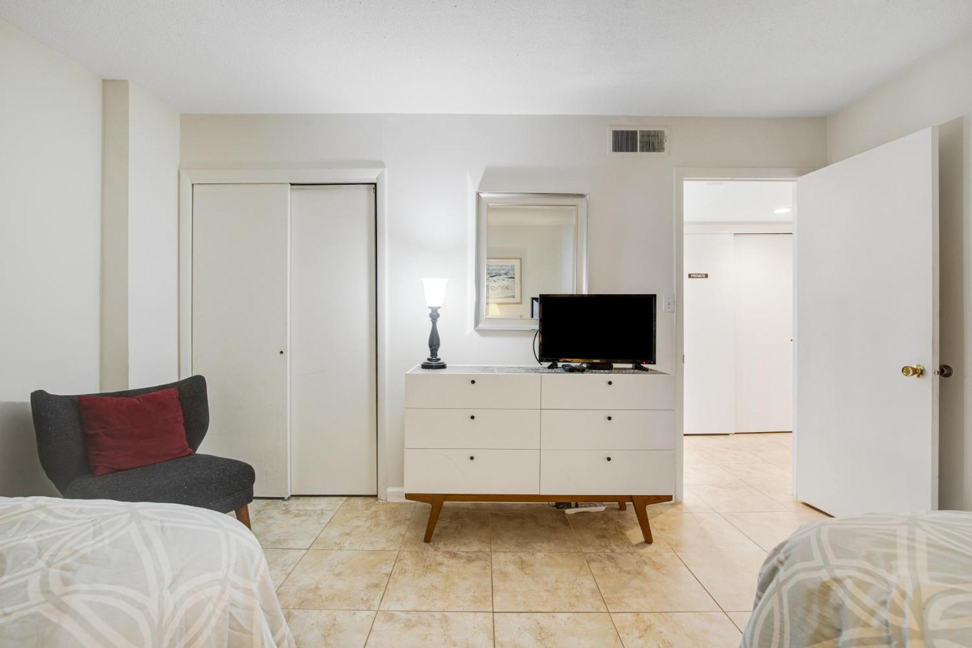 Fountainhead Towers 802 Apartment *