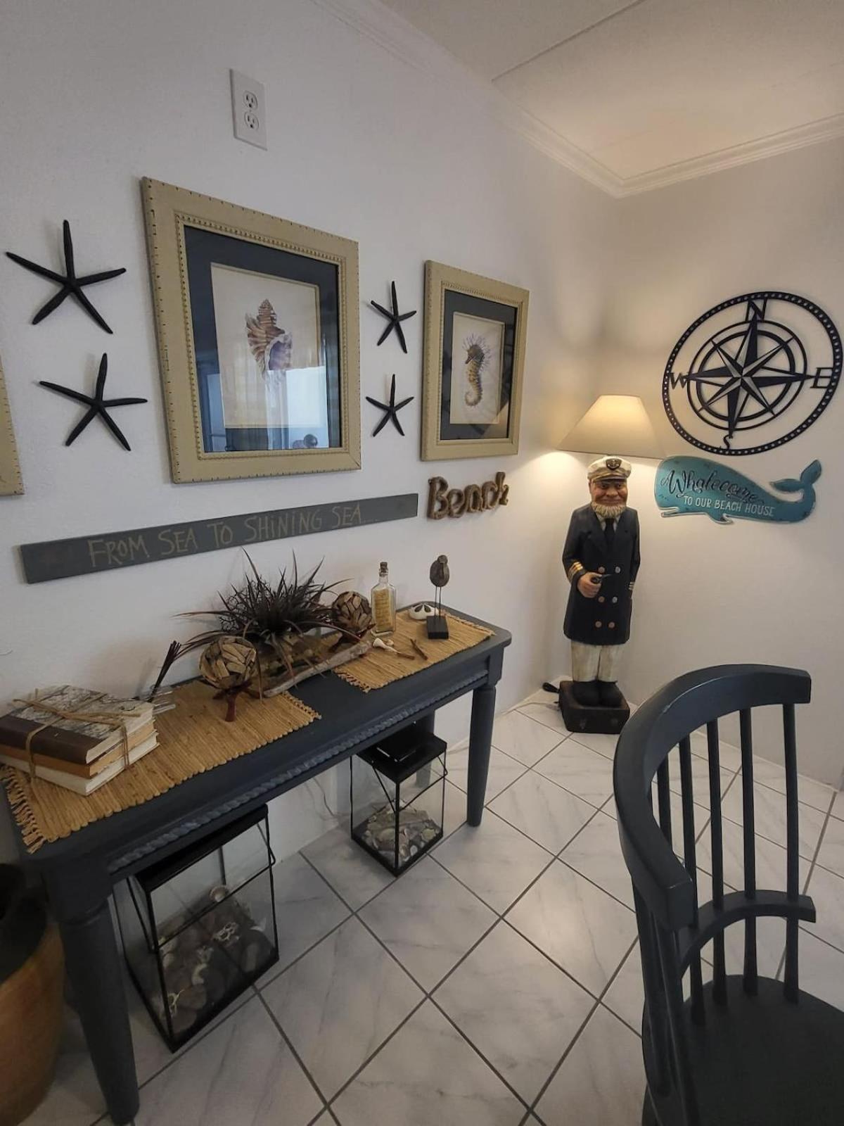 Captain's Quarters Apartment *
