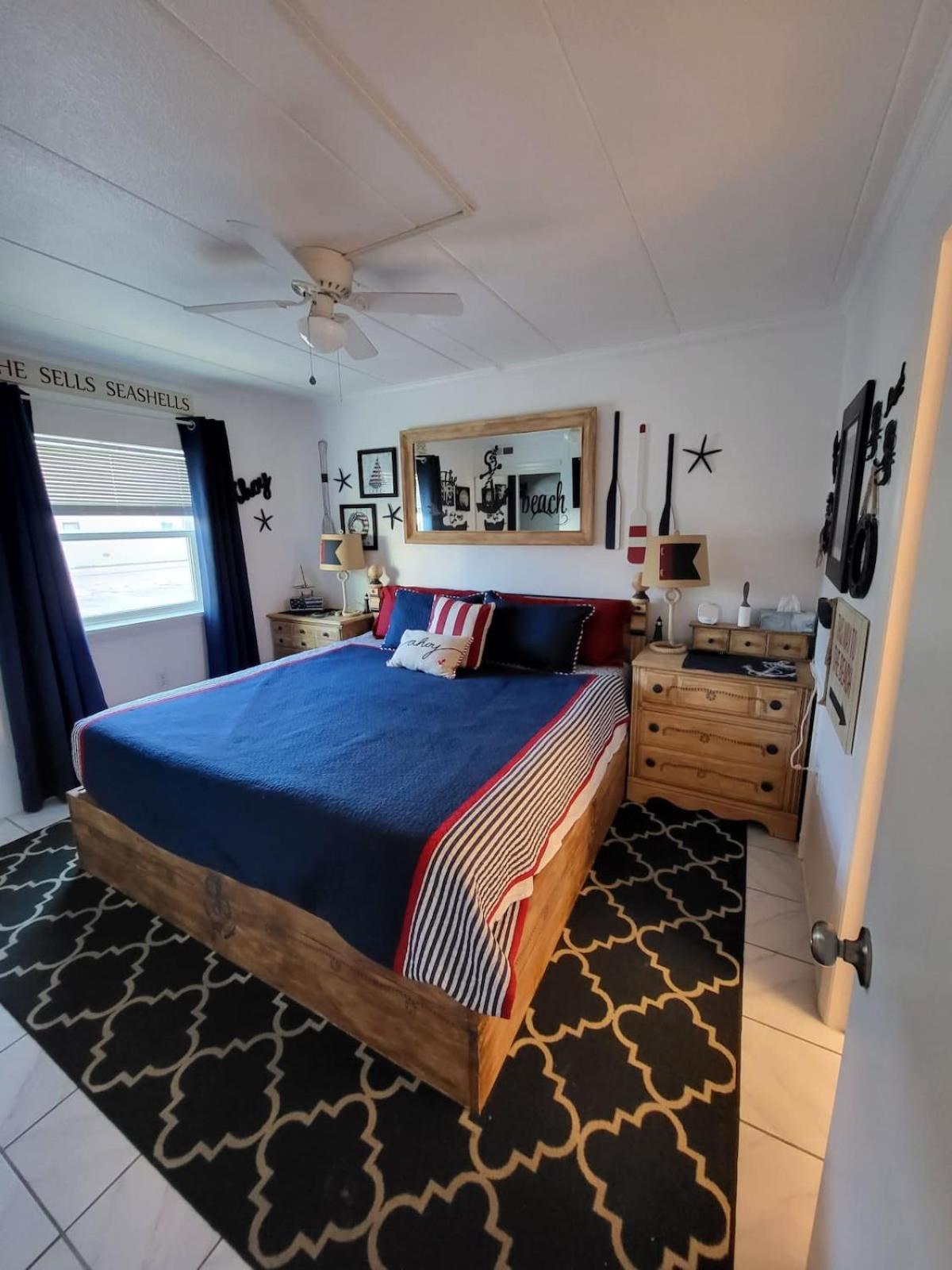 Apartment Captain's Quarters *