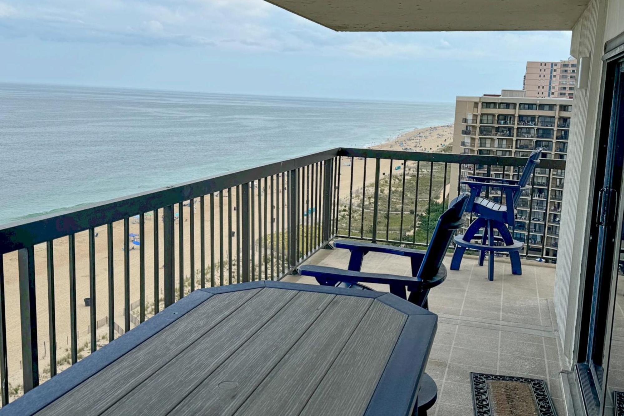 Sea Watch Penthouse 1300 *